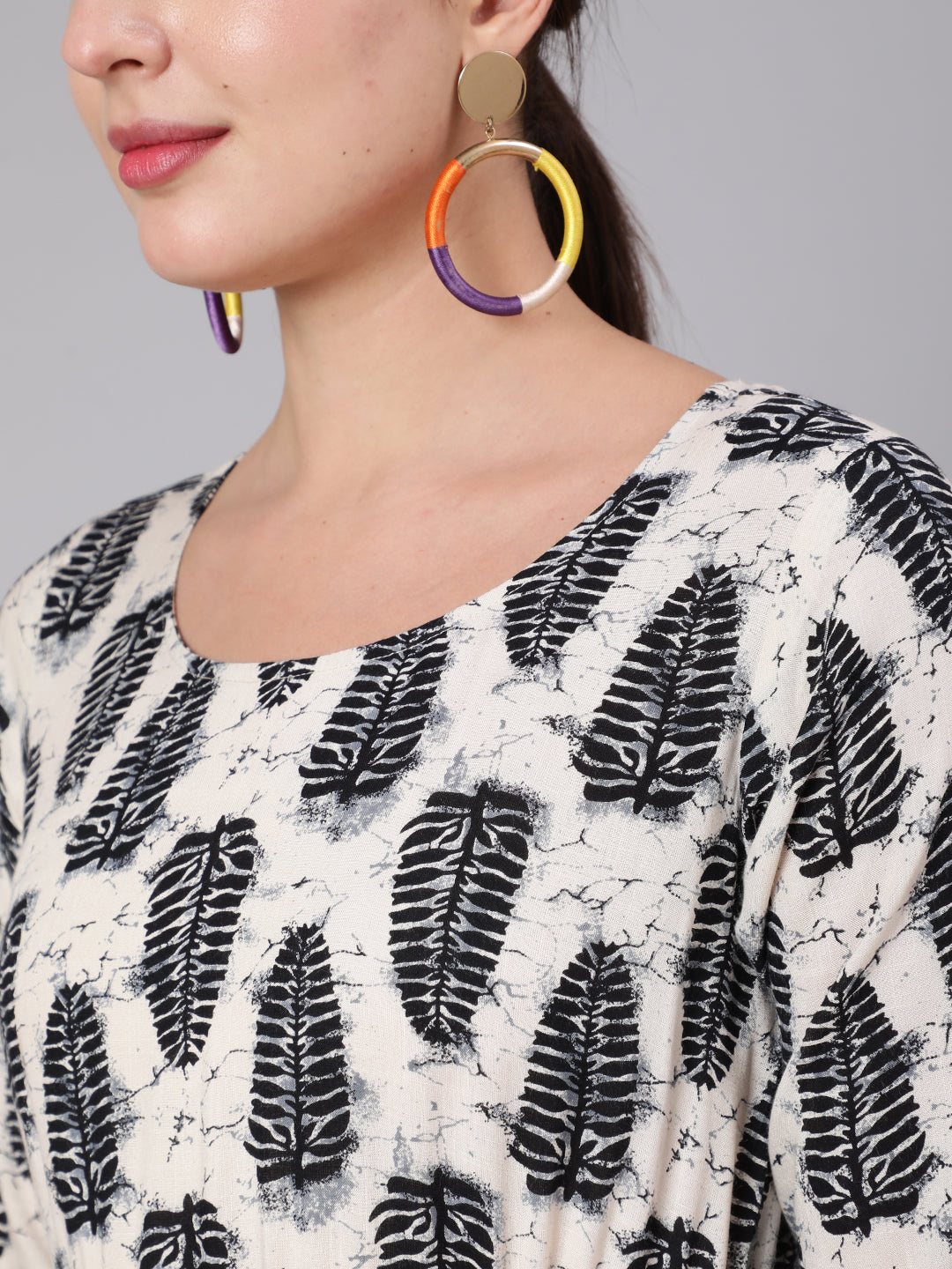 Off-White Abstrac Printed Round Neck Dress With Three Quarter Sleeves - Image 4