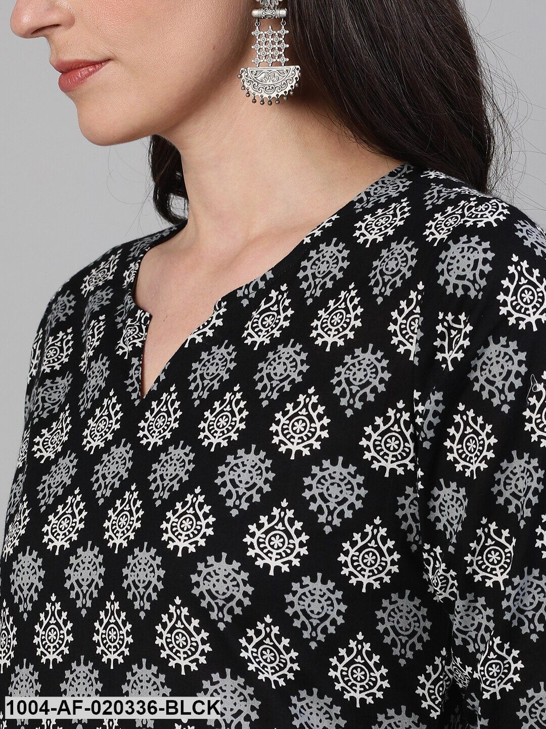 Black Off-White Printed Kurta with Trousers - Image 2