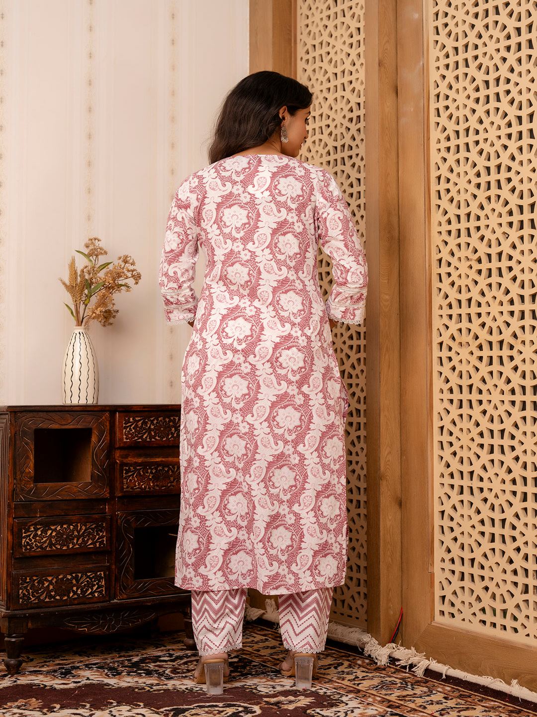 Mauve Floral Printed Straight Kurta And Trouser With Dupatta - Image 5