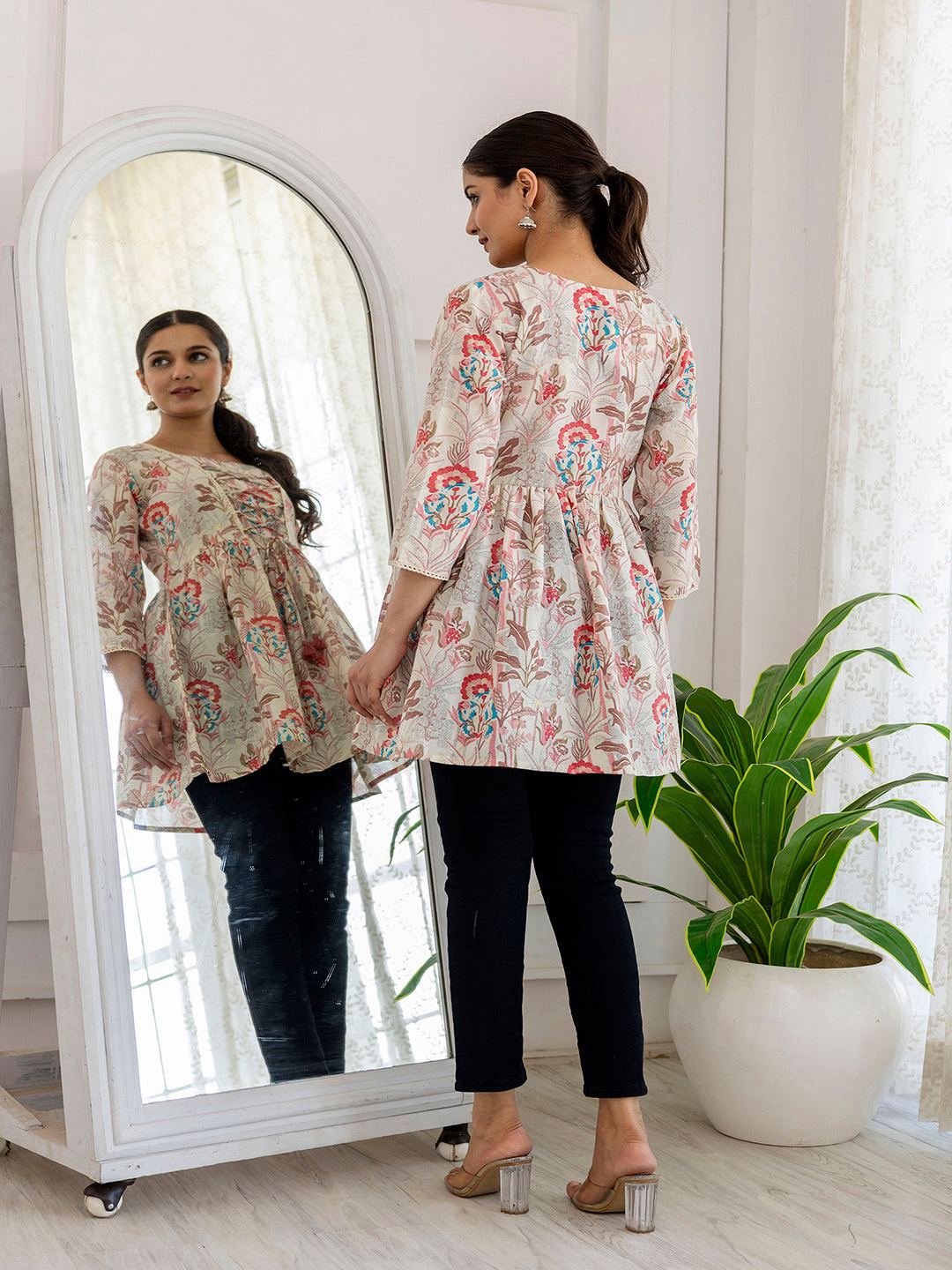 Off-White Printed V-Neck Peplum Tunic - Image 4