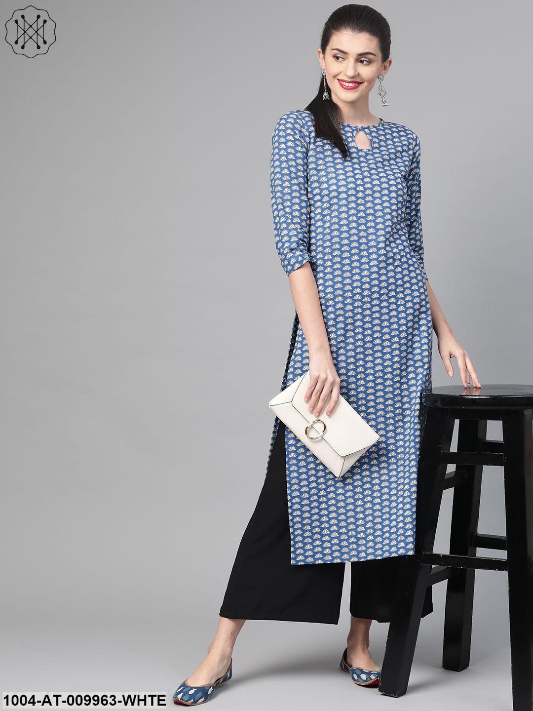 Women Blue & White Cotton Straight Floral Printed Kurta - Image 3