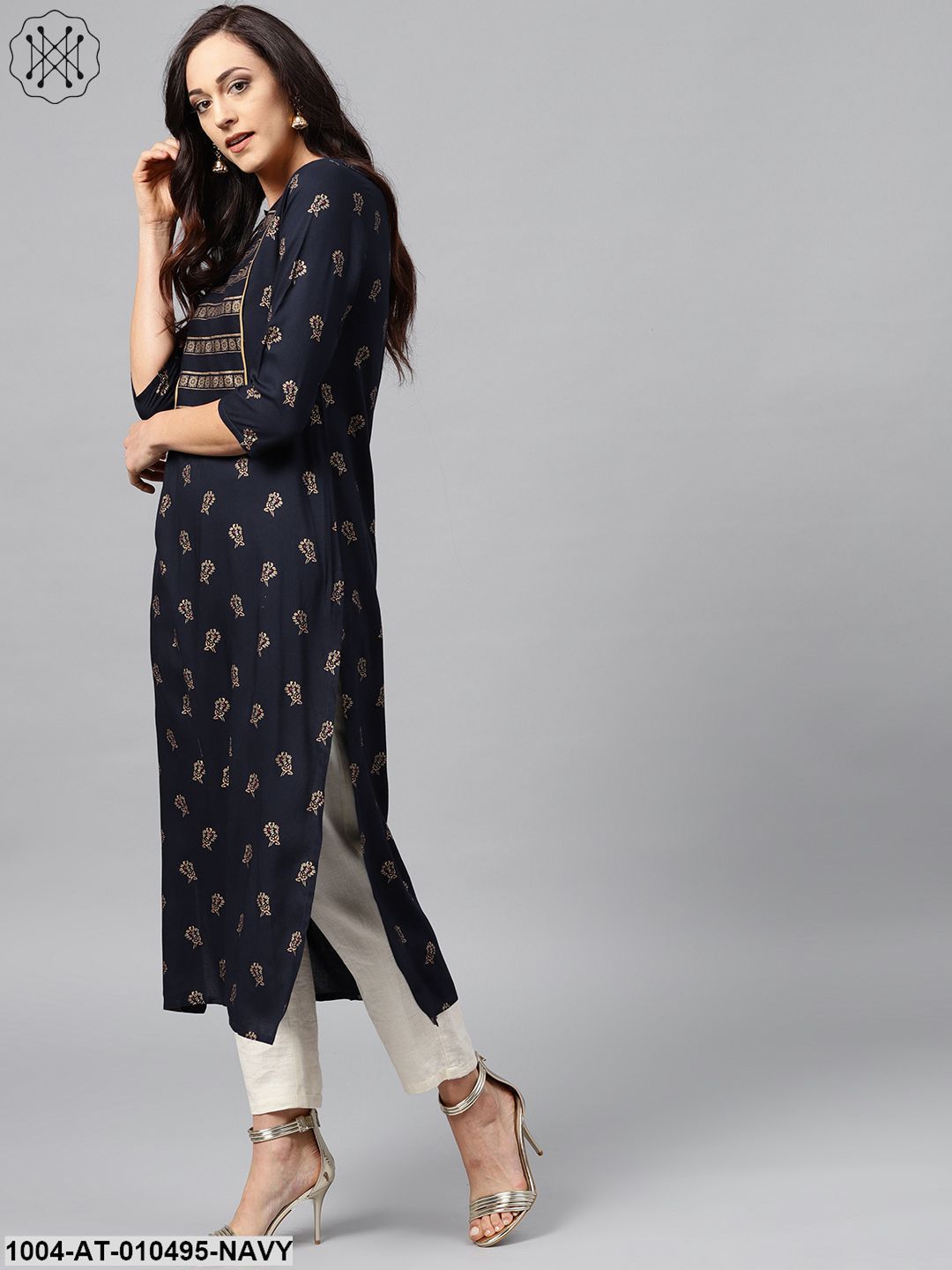 Navy Blue Kurta With Front Yoke With 3/4 Sleeves - Image 4