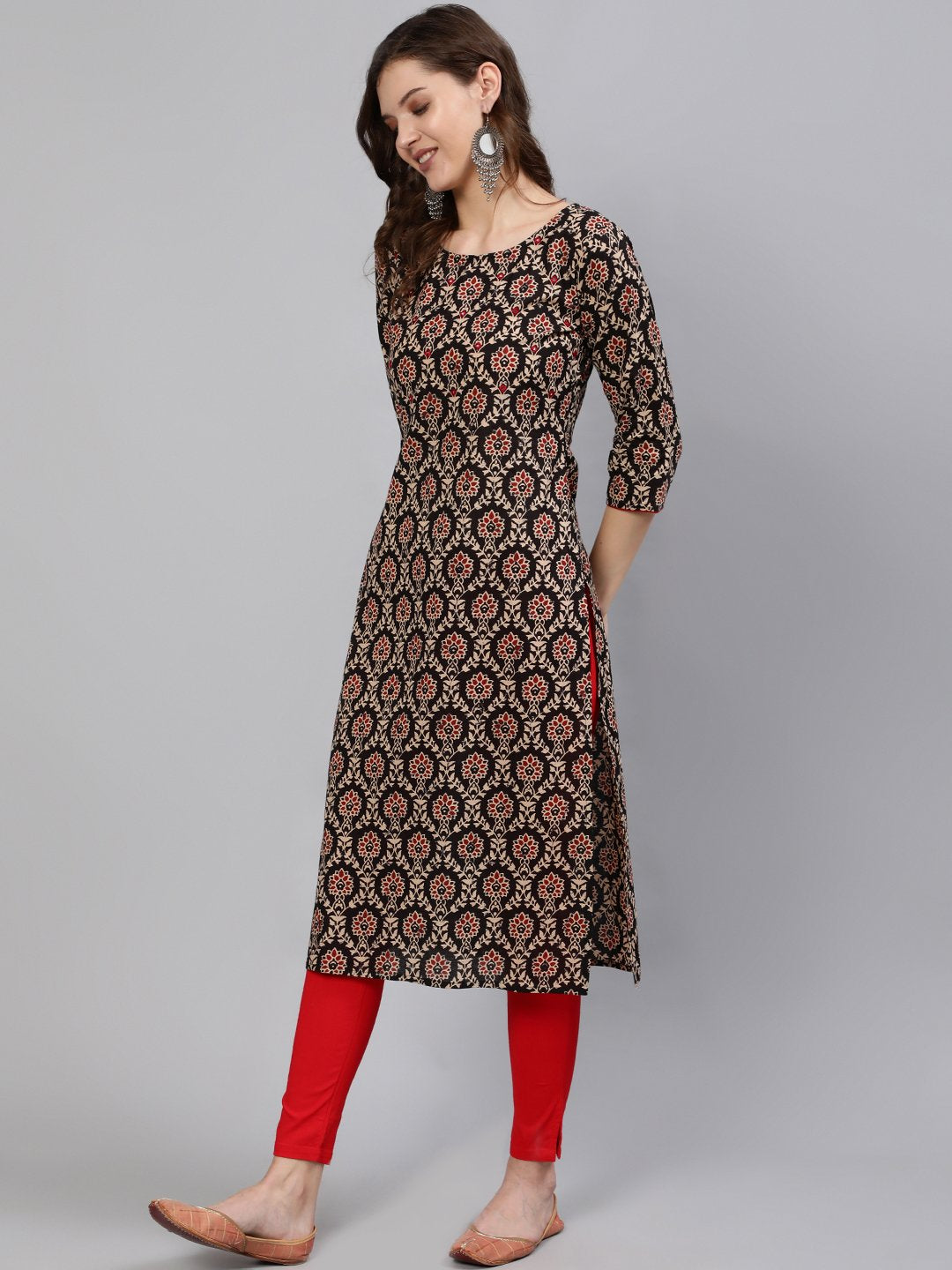 Women Black Mirror Work Printed Straight Kurta With Three Quarter Sleeves - Image 3