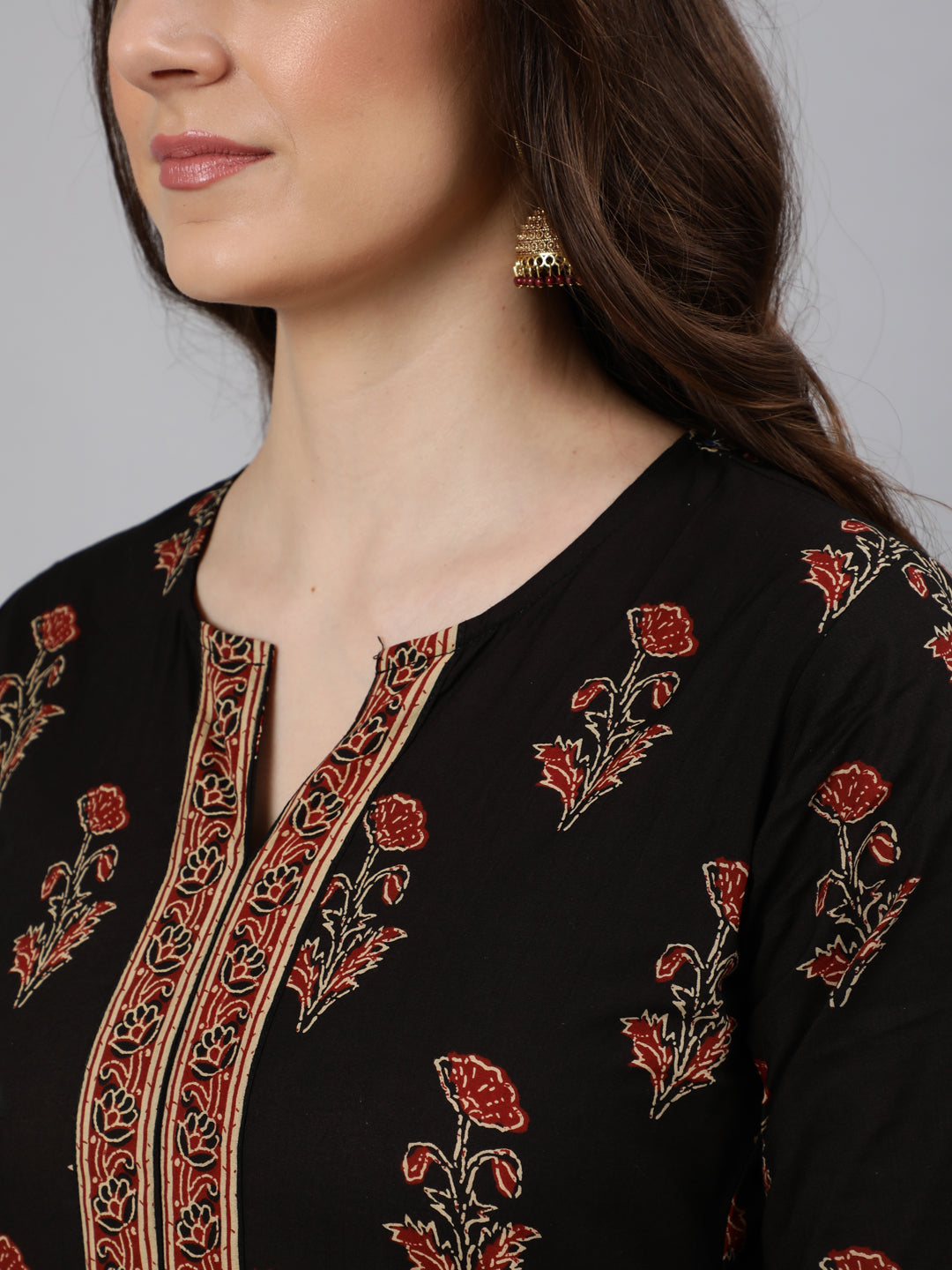 Women Black Ethnic Printed Straight Kurta With One Side Pocket - Image 4