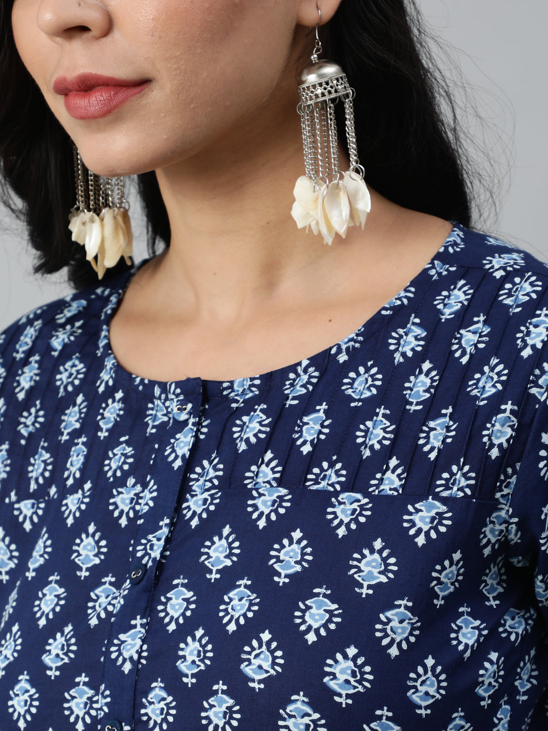 Women Navy Blue Ethnic Printed Straight Kurta With Three Quarter Sleeves - Image 4