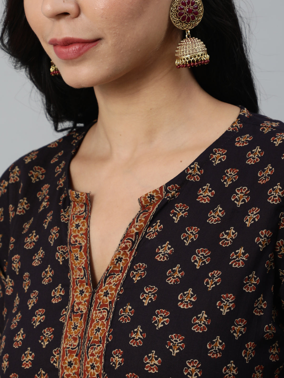 Women Purple Printed Straight Kurta With Three Quarter Sleeves - Image 4