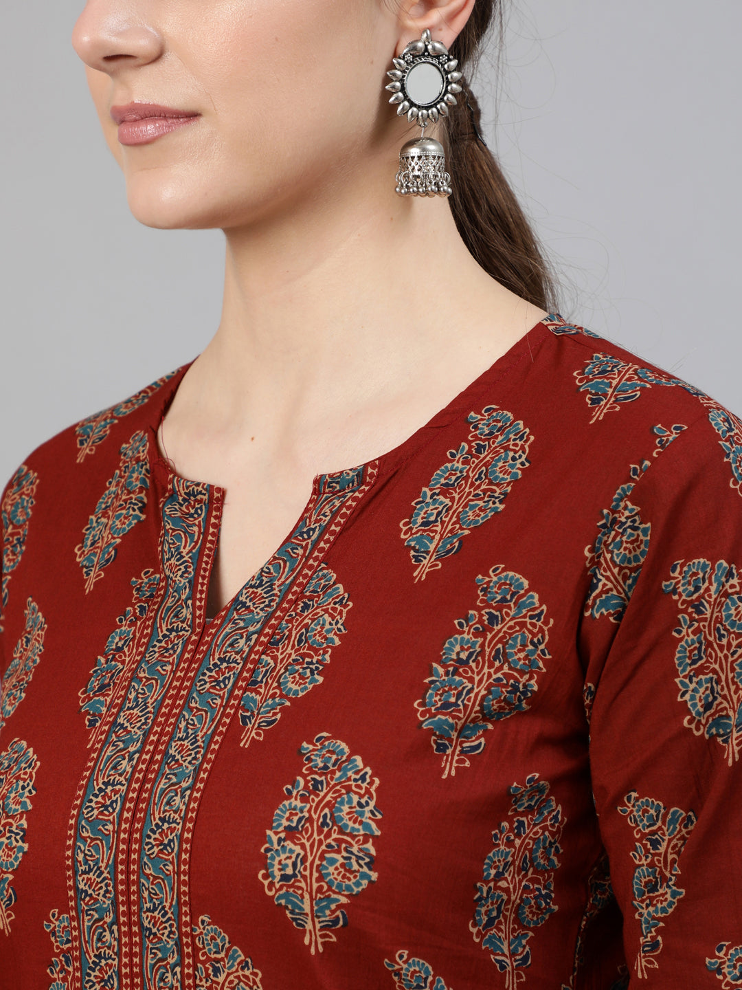 Maroon Ethnic Printed Straight Kurta With Three Quarter Sleeves - Image 4