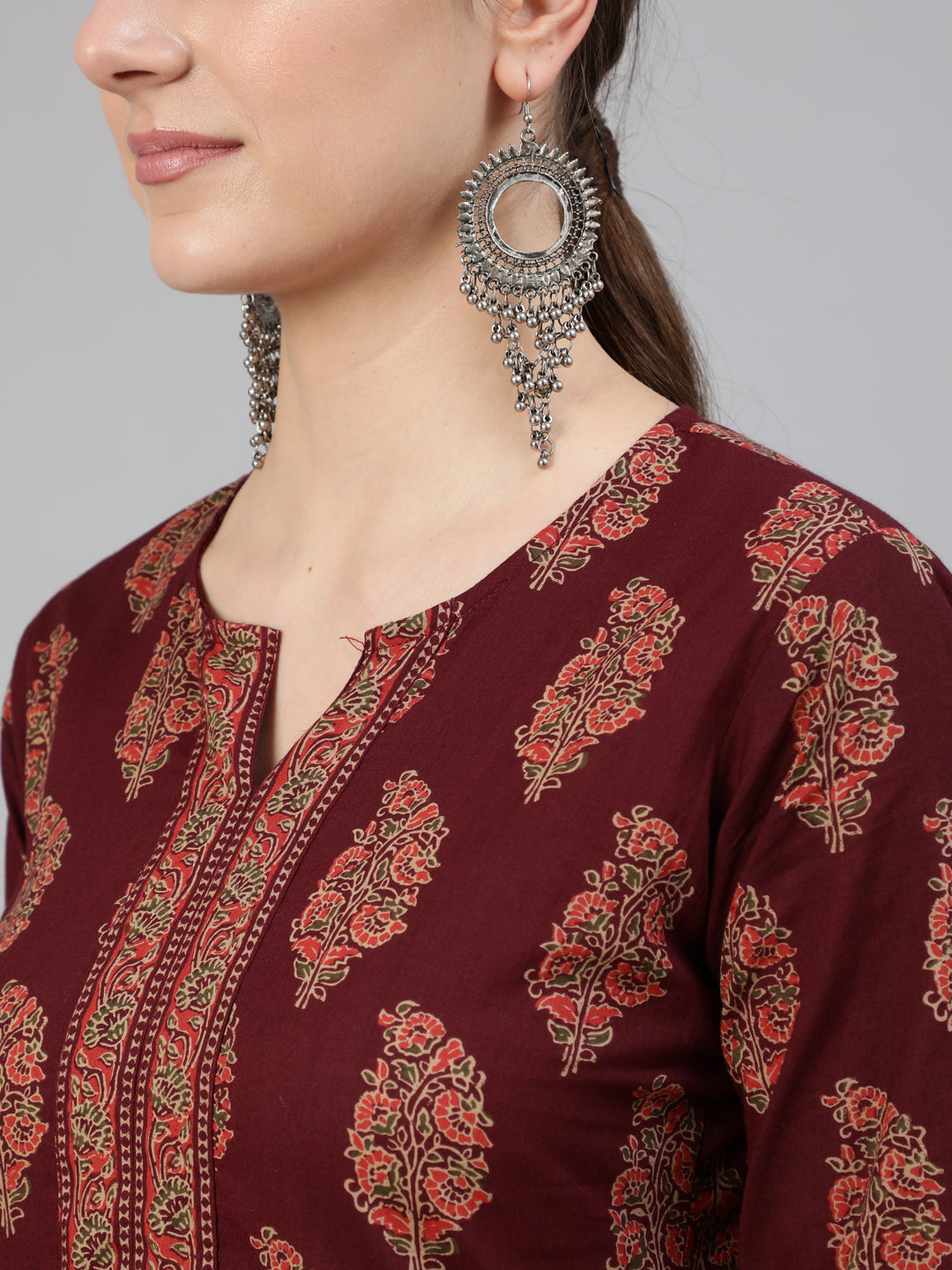 Maroon Ethnic Printed Straight Kurta With Three Quarter Sleeves - Image 4