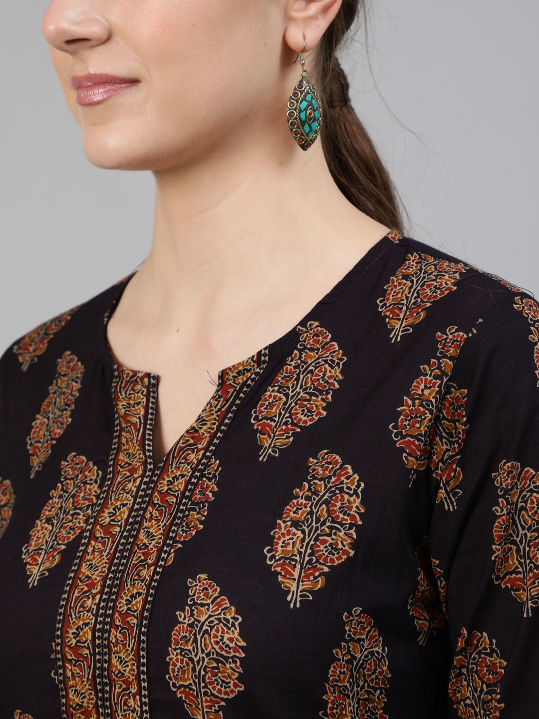 Black Ethnic Printed Straight Kurta With Three Quarter Sleeves - Image 4