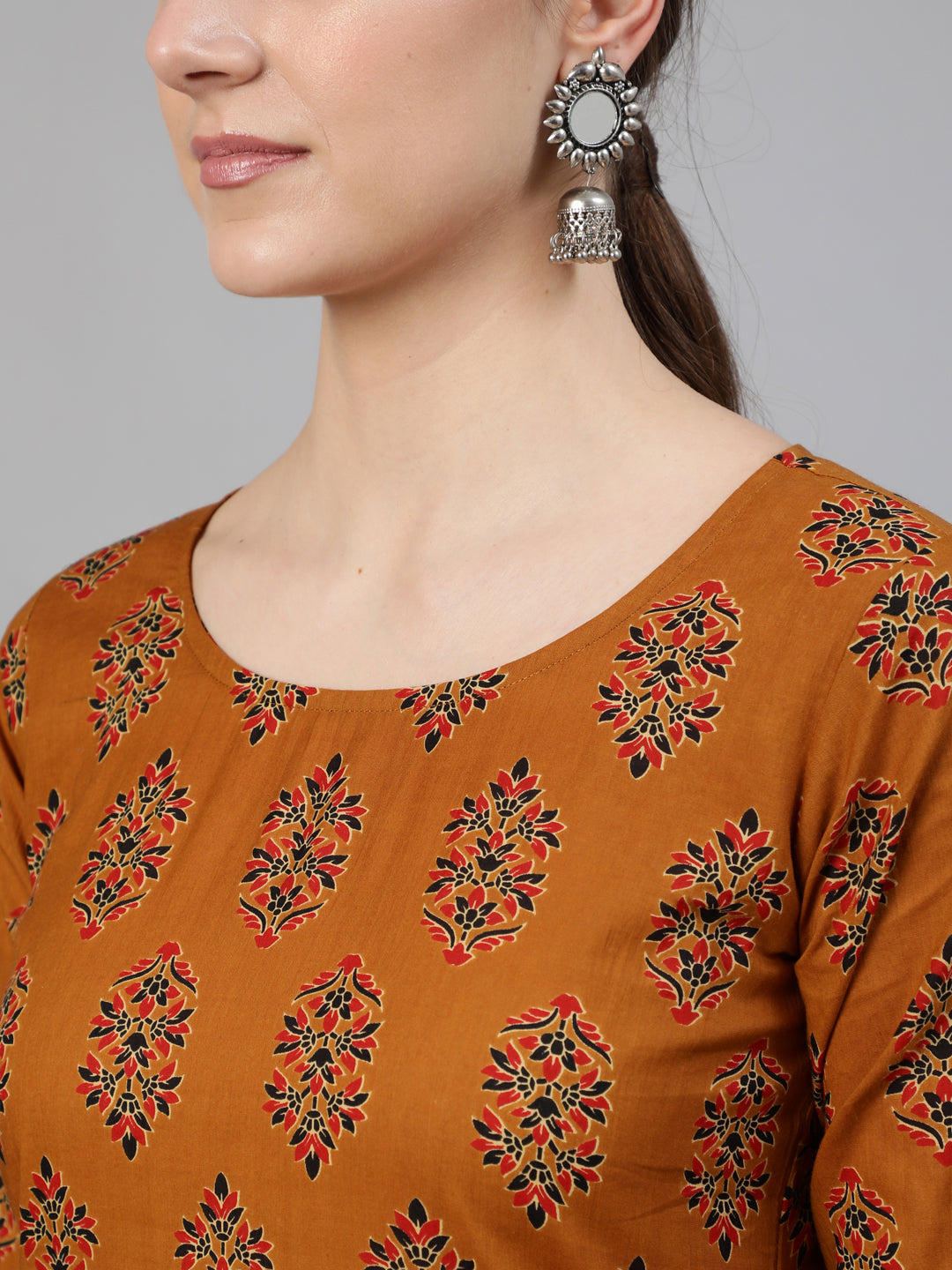 Mustrad Ethnic Motifs Printed Straight Kurta With Tesals Details - Image 4