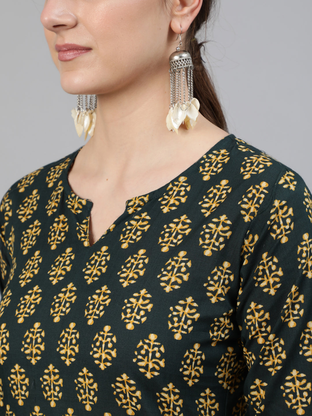 Green Ethnic Printed Straight Kurta with Three Quarter Sleeves - Image 2
