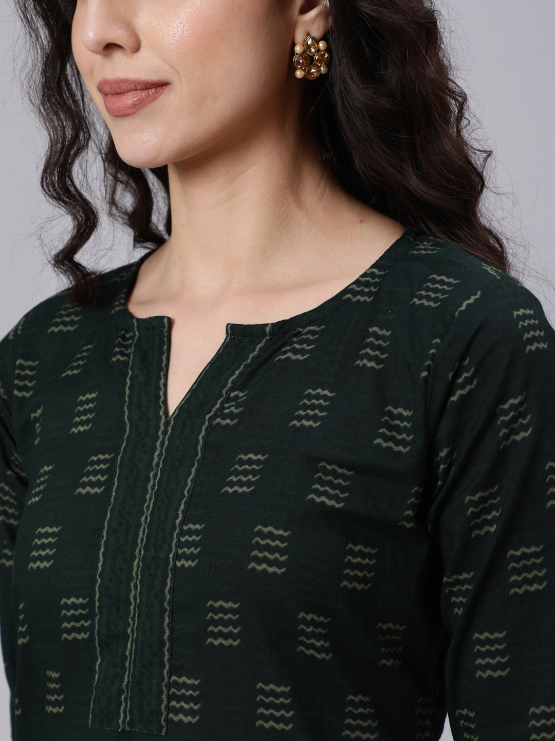 Green Abstract Printed Straight Kurta With Three Quarter Sleeves - Image 5