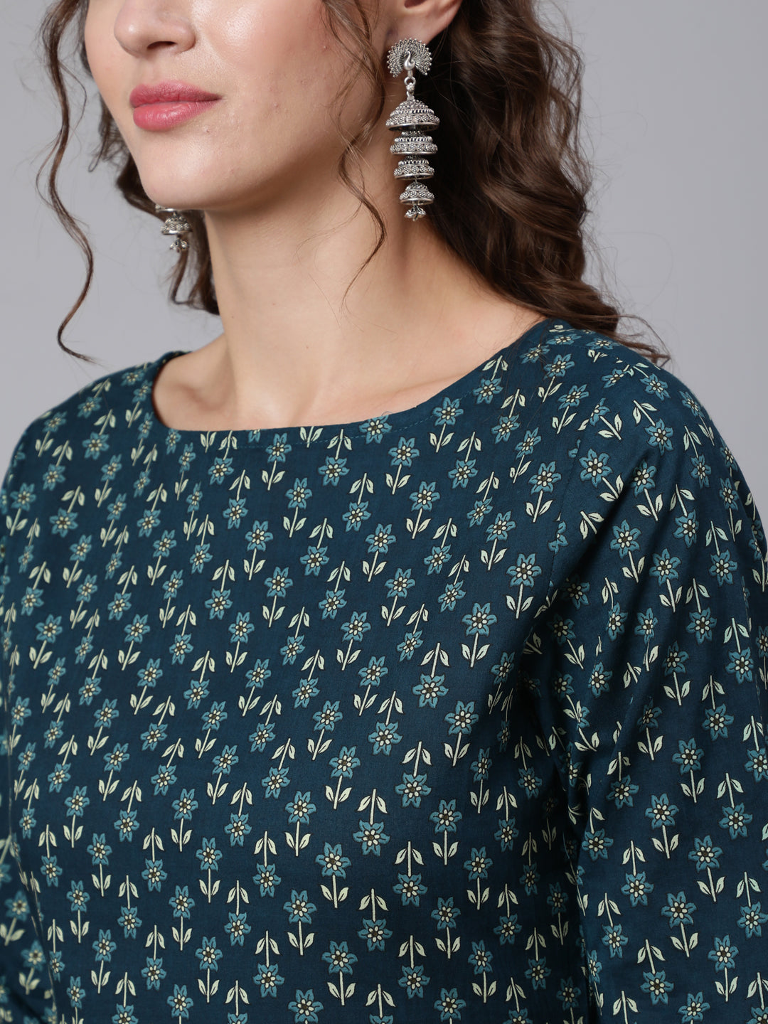 Teal Blue Printed straight kurta with three quarter sleeves - Image 4