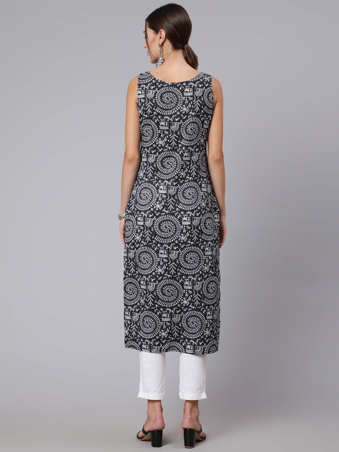 Black Kantha Printe Straight Sleeveless Kurta - Image 3