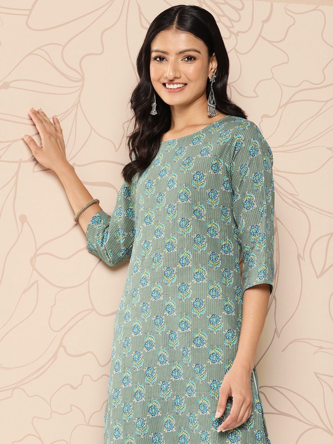 Green Ethnic Printed Straight Kurta With Three Quarter Sleeves - Image 4