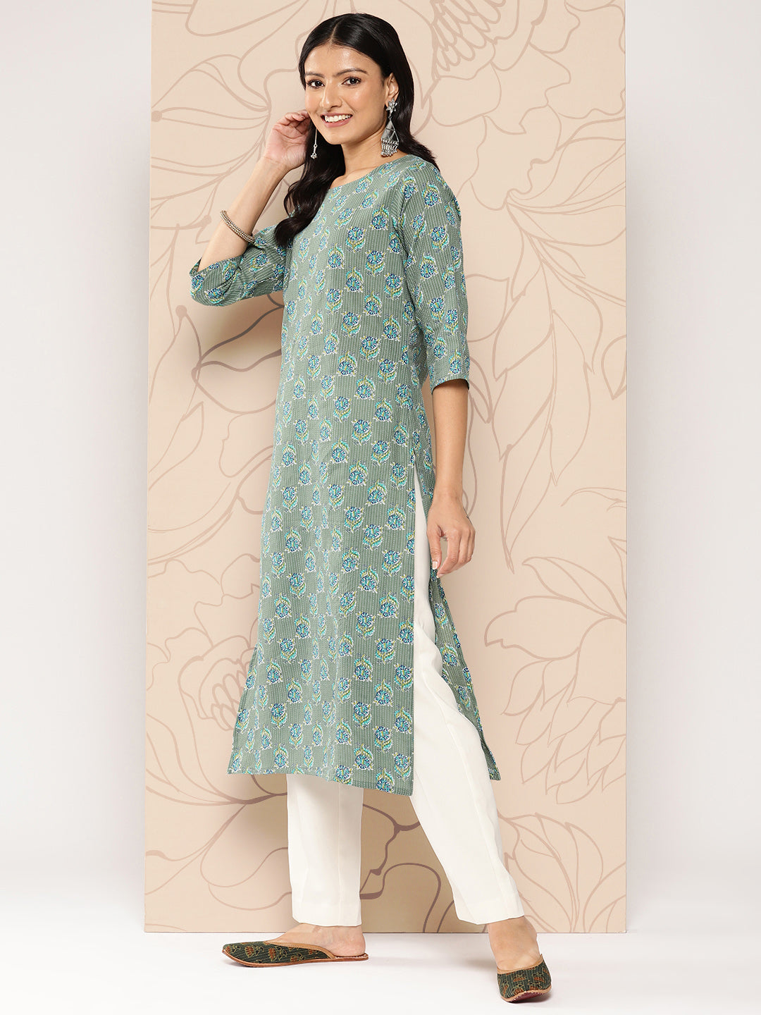 Green Ethnic Printed Straight Kurta With Three Quarter Sleeves - Image 2