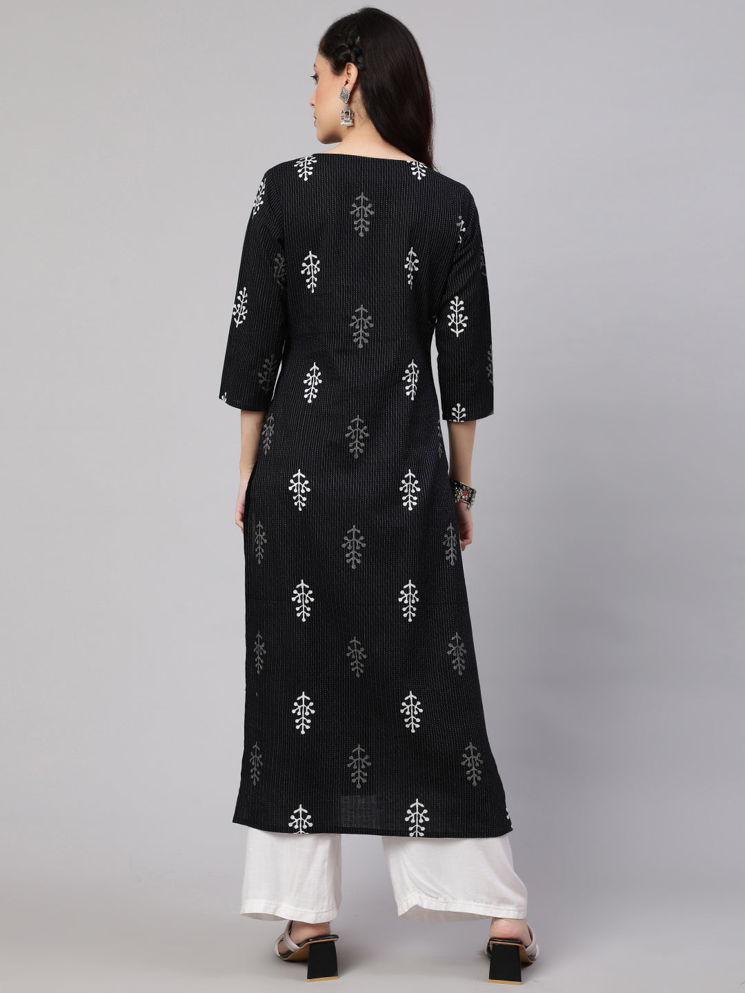 Women Black Printed straight Kurta With three quarter sleeves - Image 3