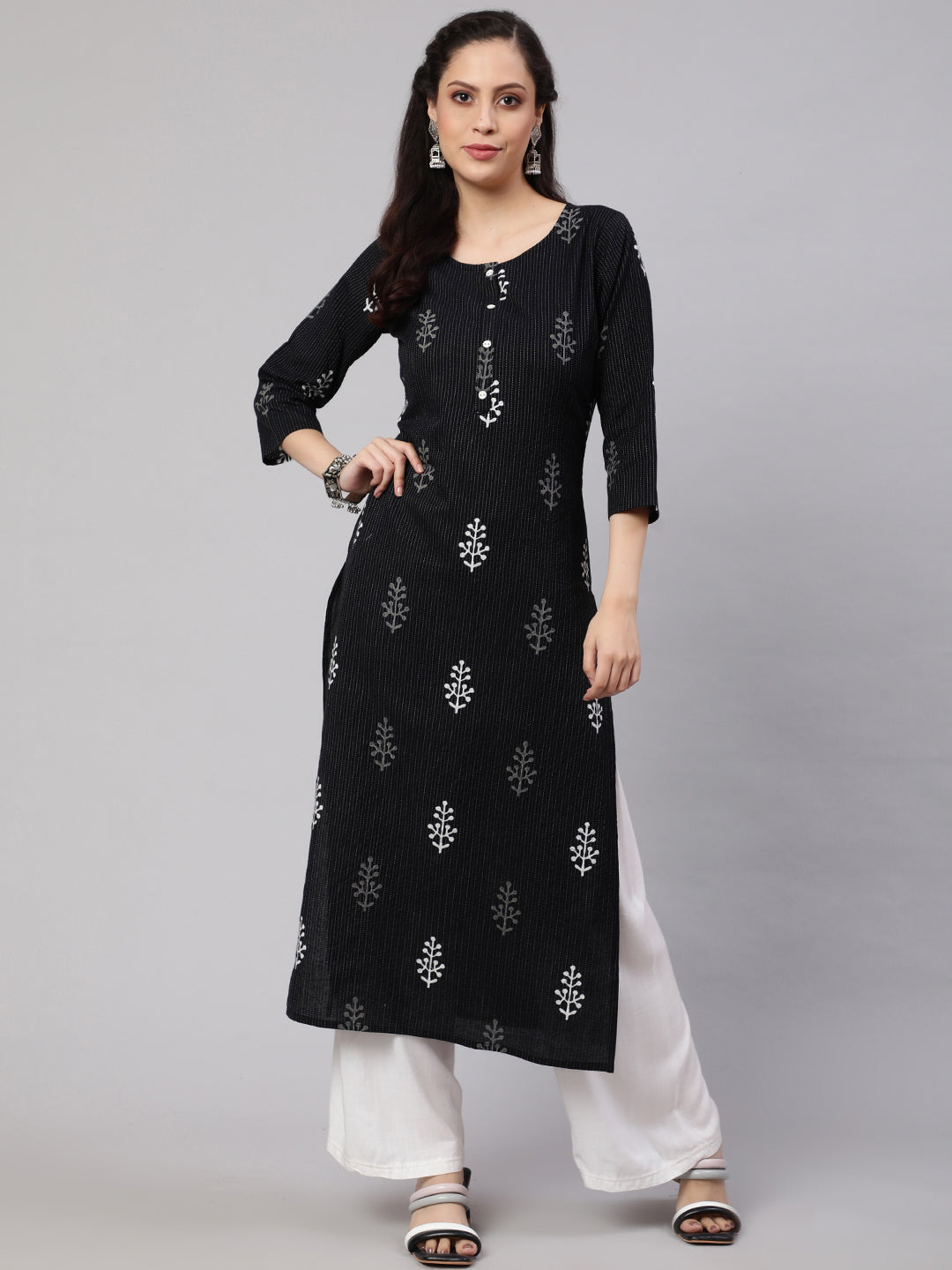 Women Black Printed straight Kurta With three quarter sleeves - Image 5