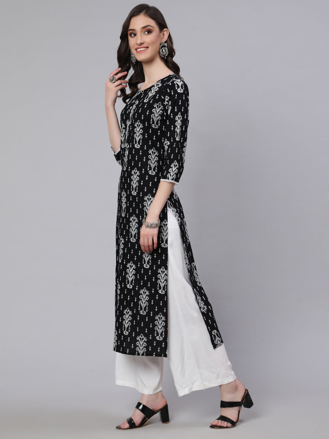 Women Black Printed straight Kurta With three quarter sleeves - Image 2