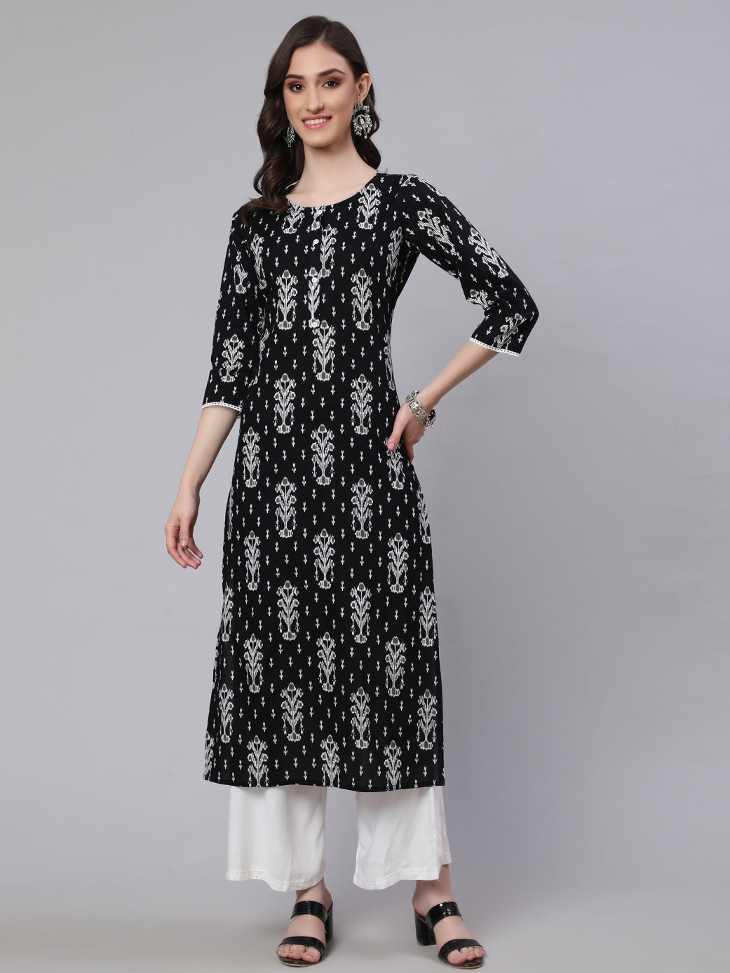 Women Black Printed straight Kurta With three quarter sleeves - Image 5
