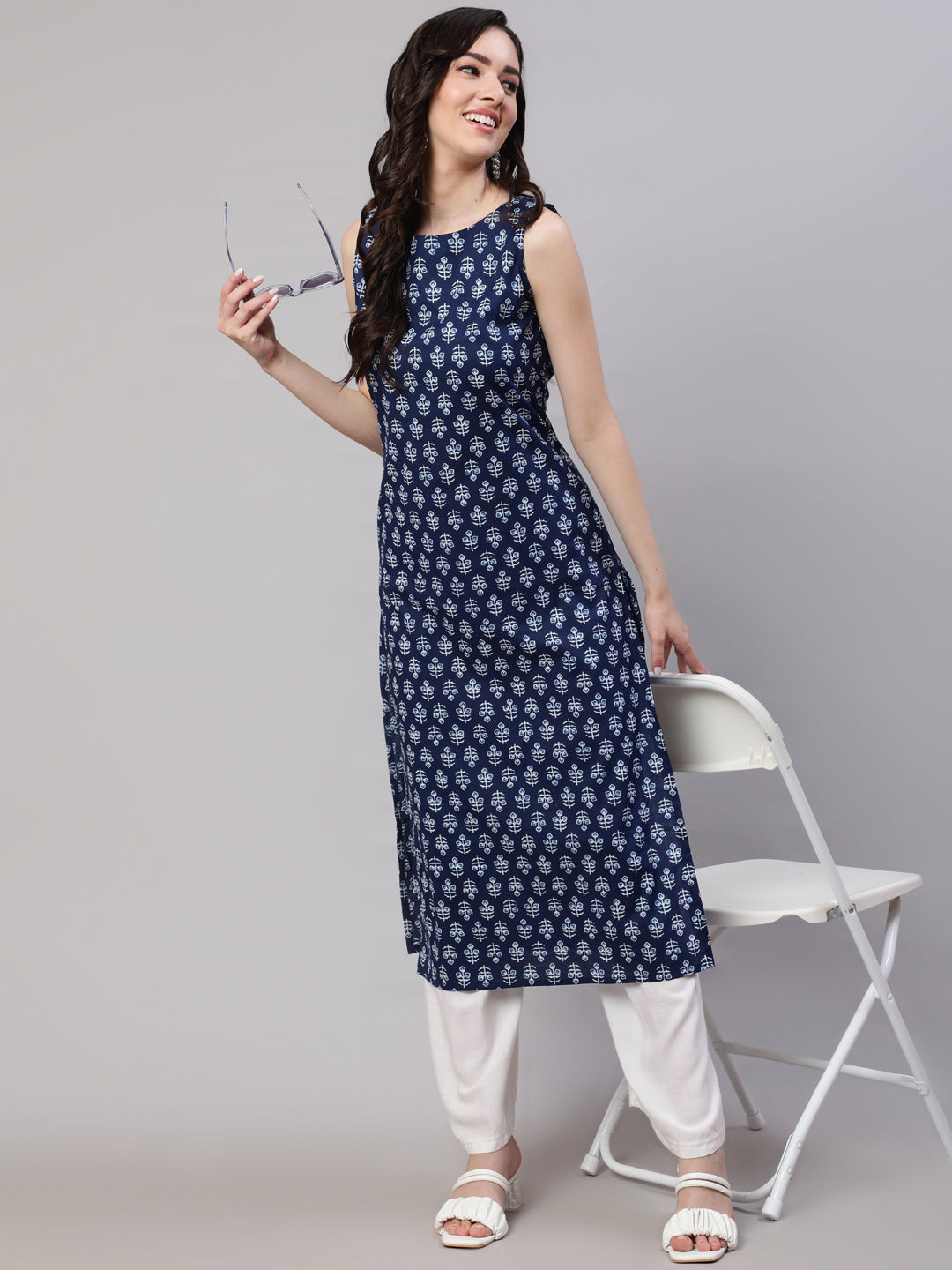 Blue Ethnic Straight Sleeveless Kurta - Image 5