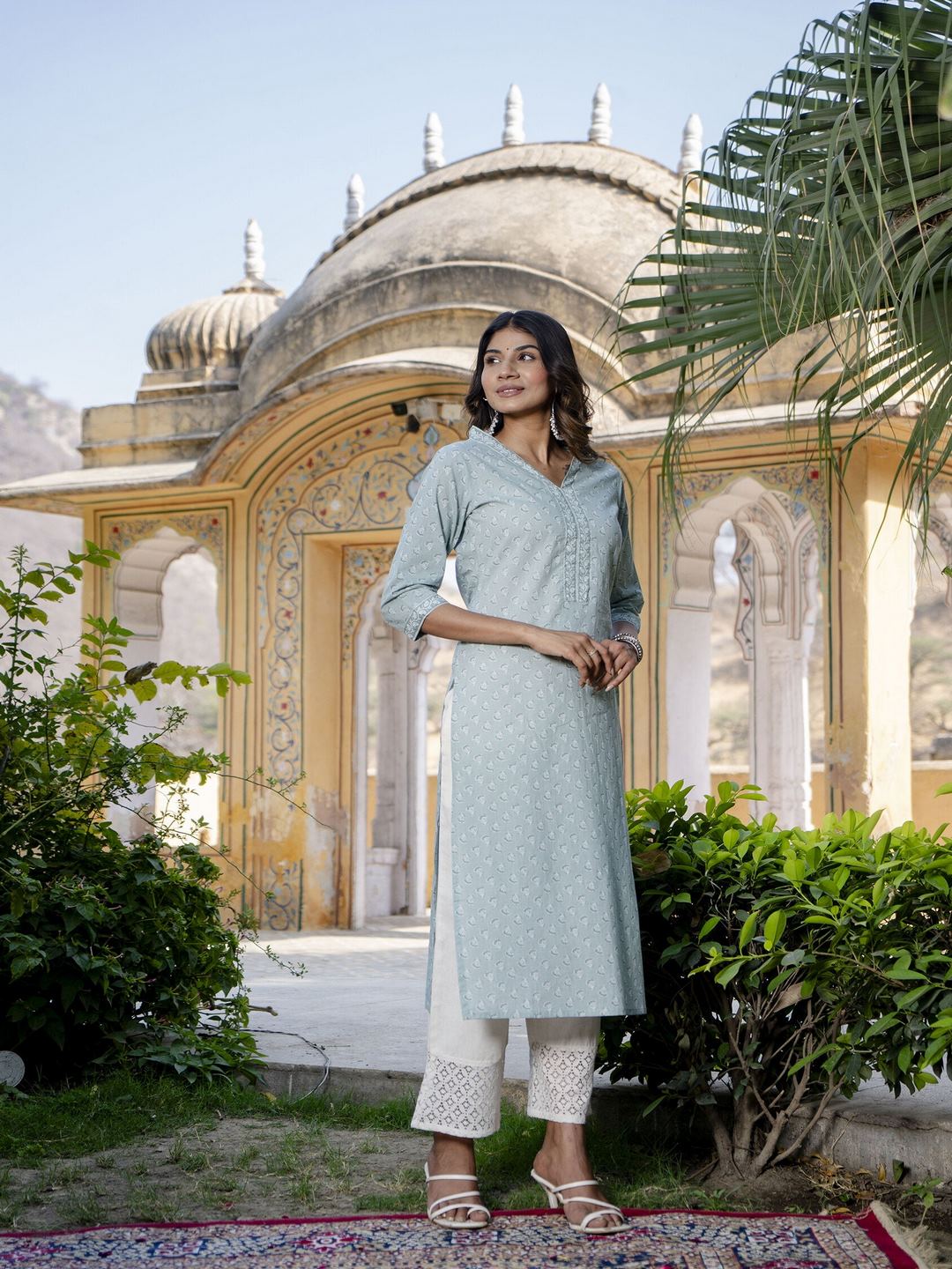 Green Ethnic Printed Straight Kurta With Three Quarter Sleeves - Image 3