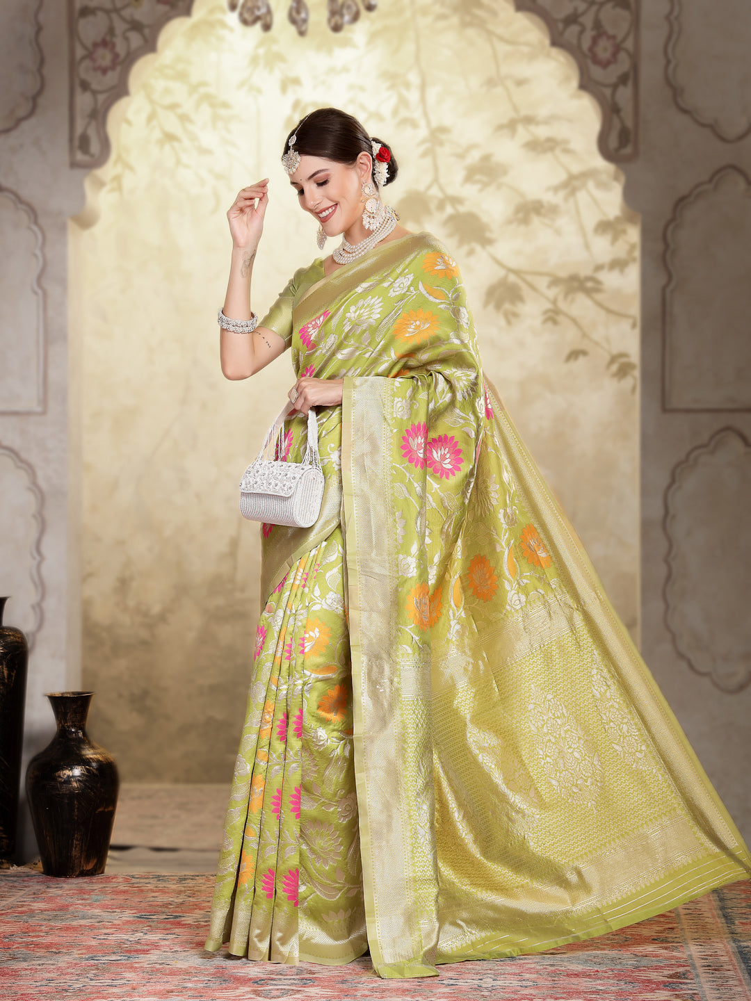 Mehndi Green Paisley Woven Zari Border Silk Saree - Image 3