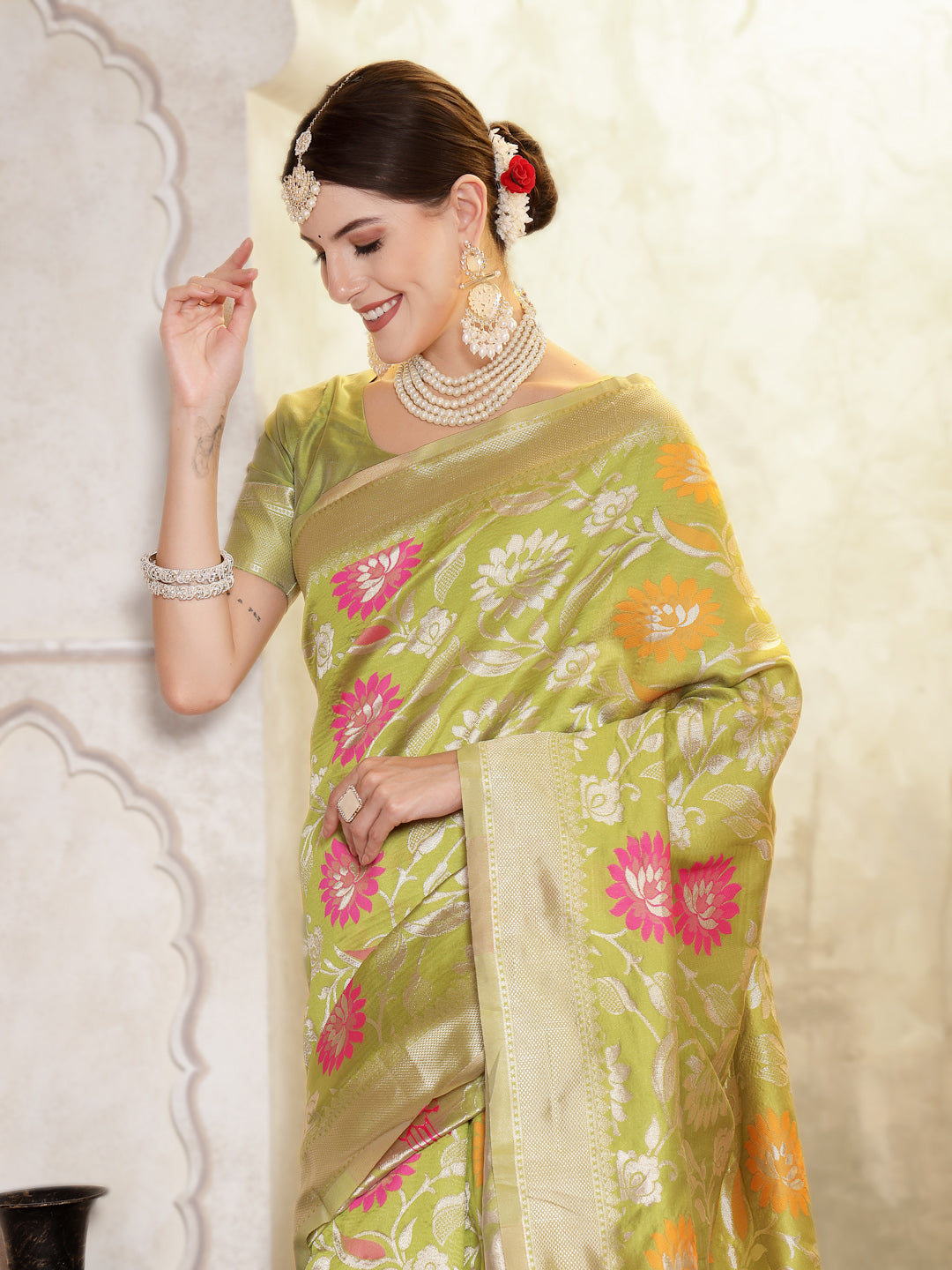 Mehndi Green Paisley Woven Zari Border Silk Saree - Image 4