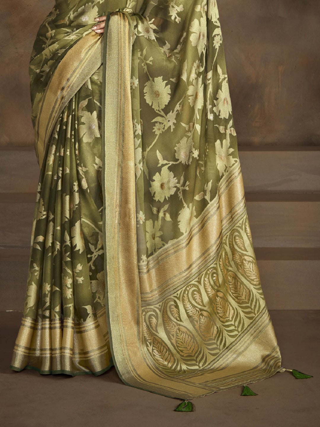 Mehndi Green Floral Print Moss Brasso Saree - Image 4