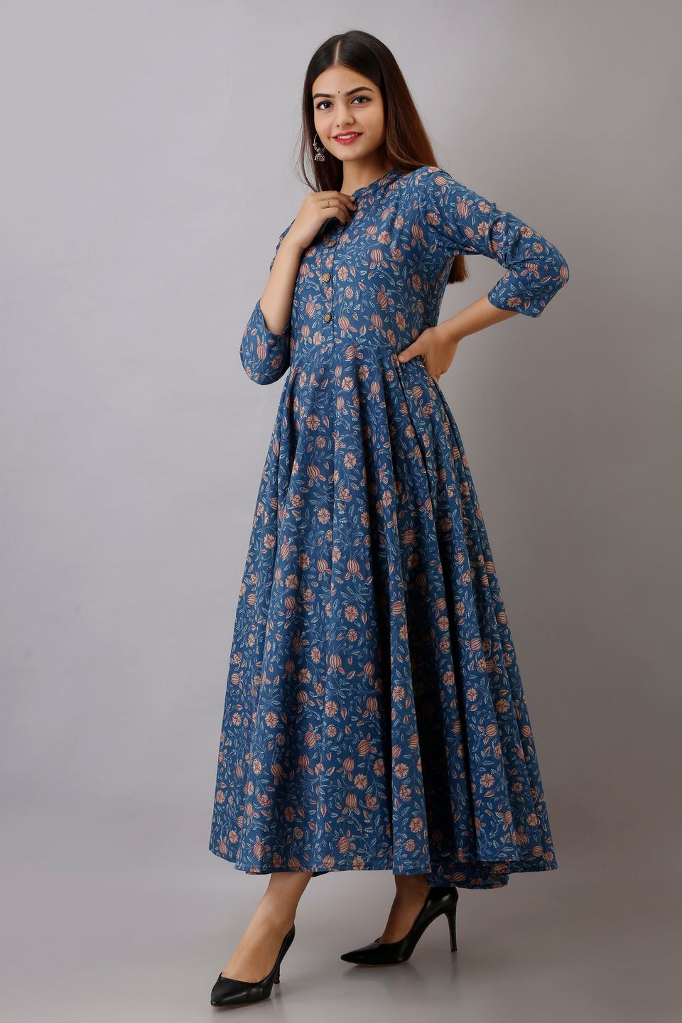 Women Cotton Printed Flared Kurta - Image 2