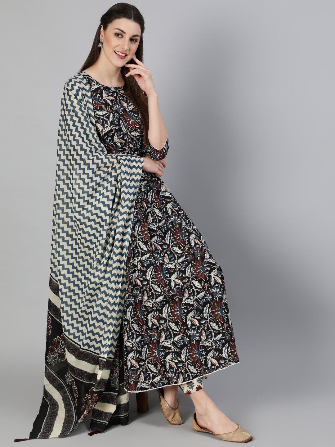 Printed Round Neck Ankle Length 3/4 Sleeve Cotton Flared Kurta, Pant & Malmal Dupatta Set - Image 3