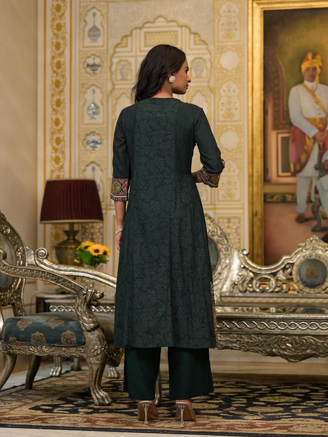 Green Floral Printed Rayon Kurta Pant With Dupatta Set With Thread Work & Tassels - Image 4