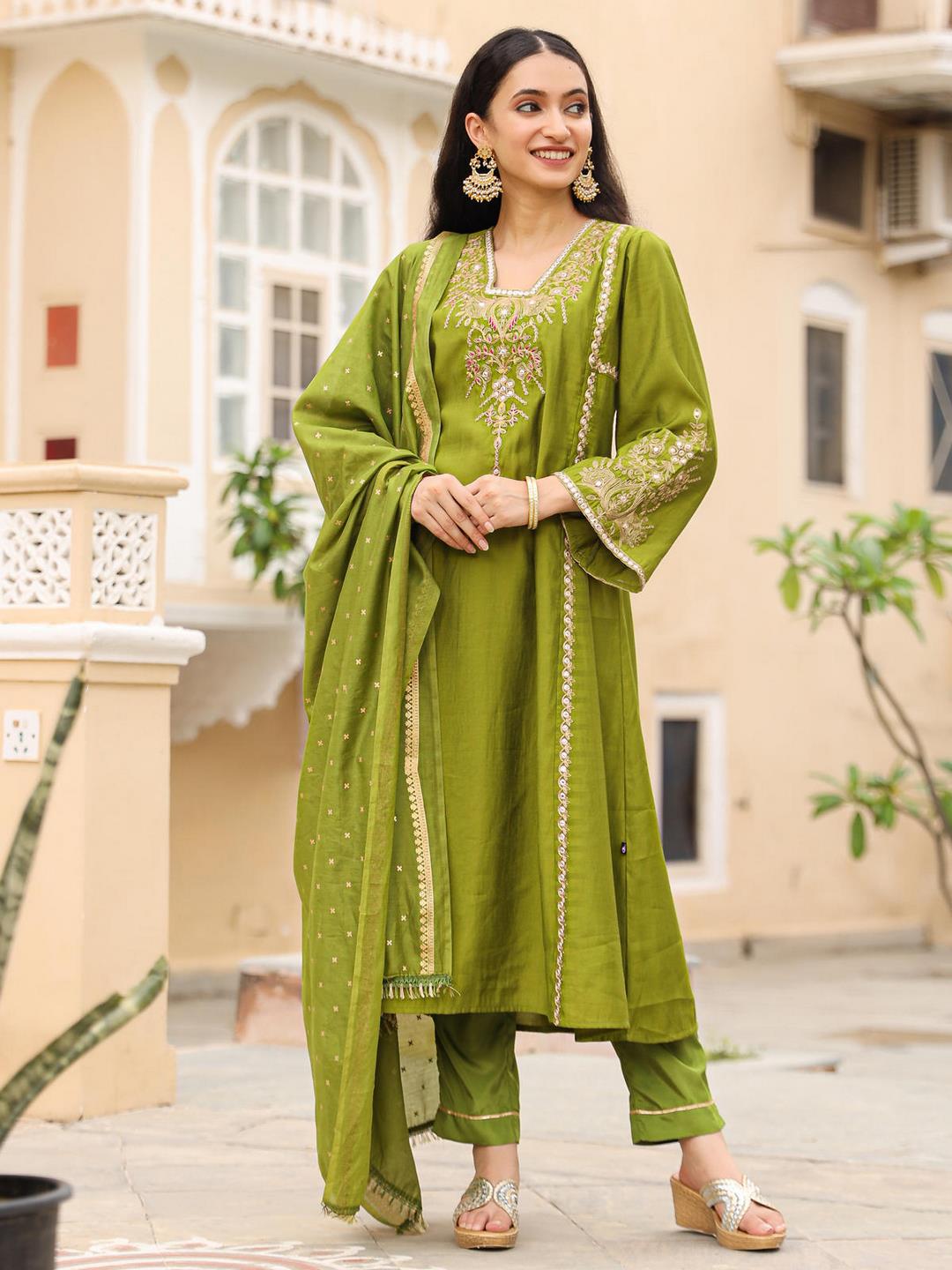 The Swarn Mehndi Green Thread Embroidered Viscose Kurta Pant And Dupatta With Mirror & Zari Work - Image 2