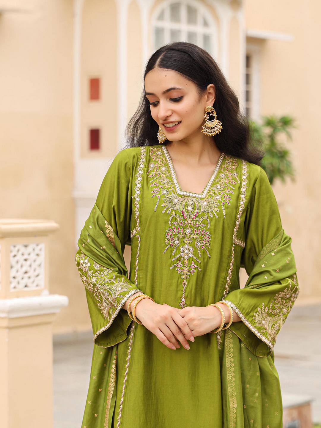 The Swarn Mehndi Green Thread Embroidered Viscose Kurta Pant And Dupatta With Mirror & Zari Work - Image 3