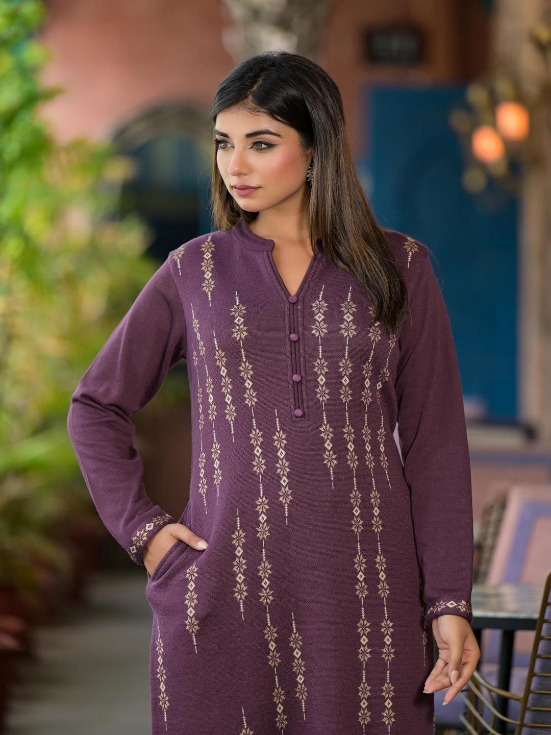 Violet Ethnic Motif Printed Polycotton Winter Wear Kurta - Image 3