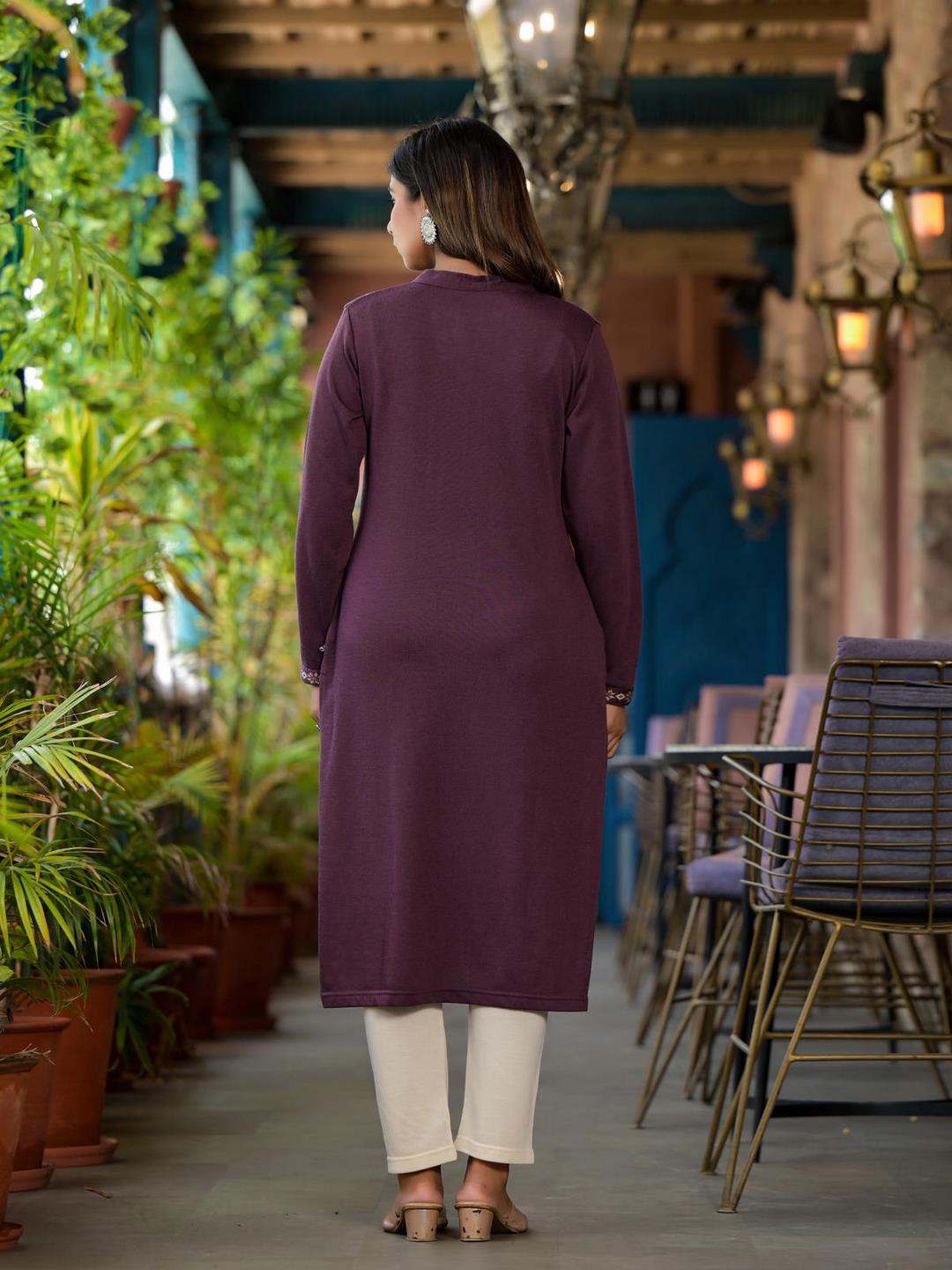 Violet Ethnic Motif Printed Polycotton Winter Wear Kurta - Image 4