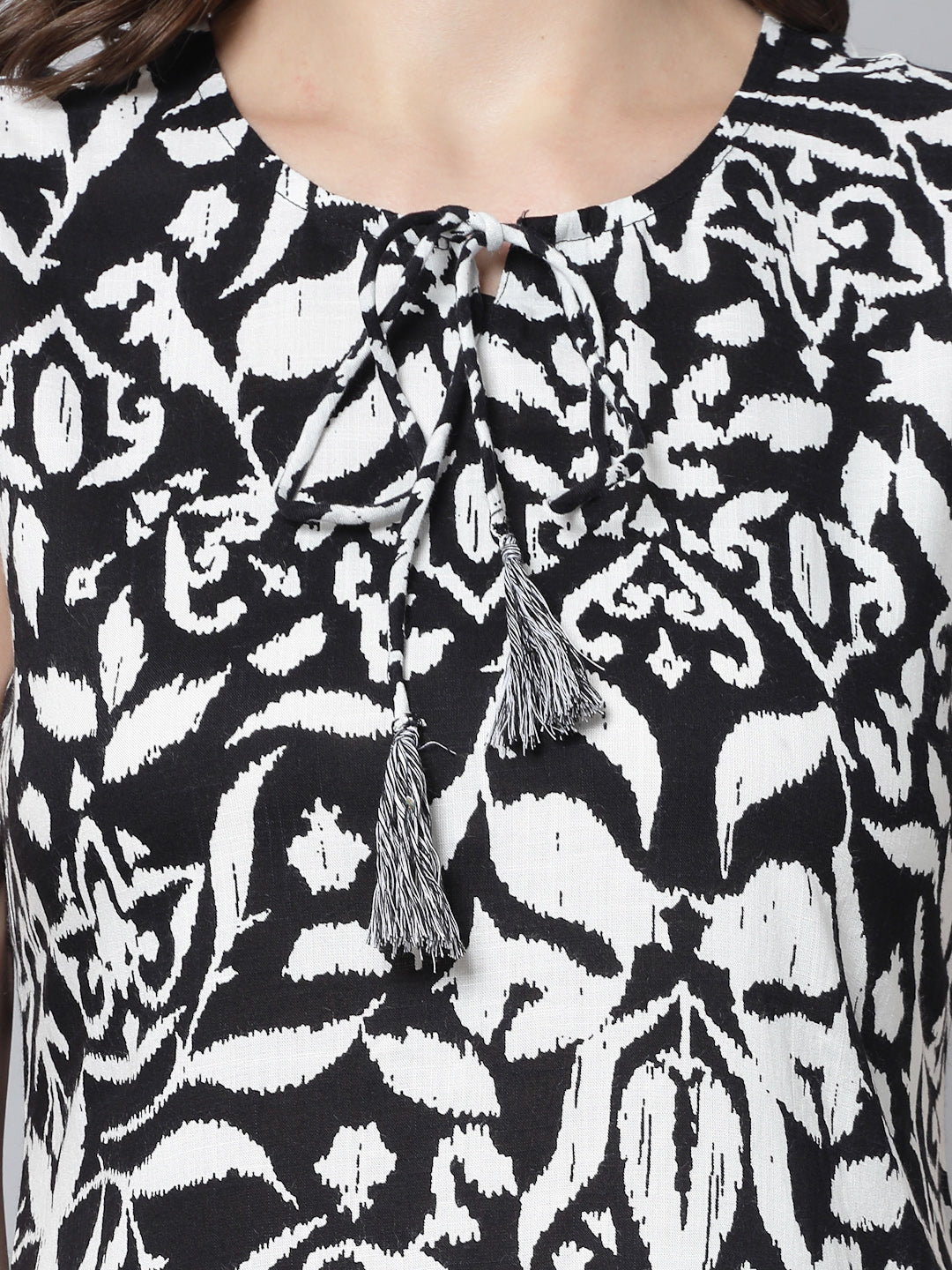 Sleeveless & Round NeckRayon Foral Print Kurta - Image 4