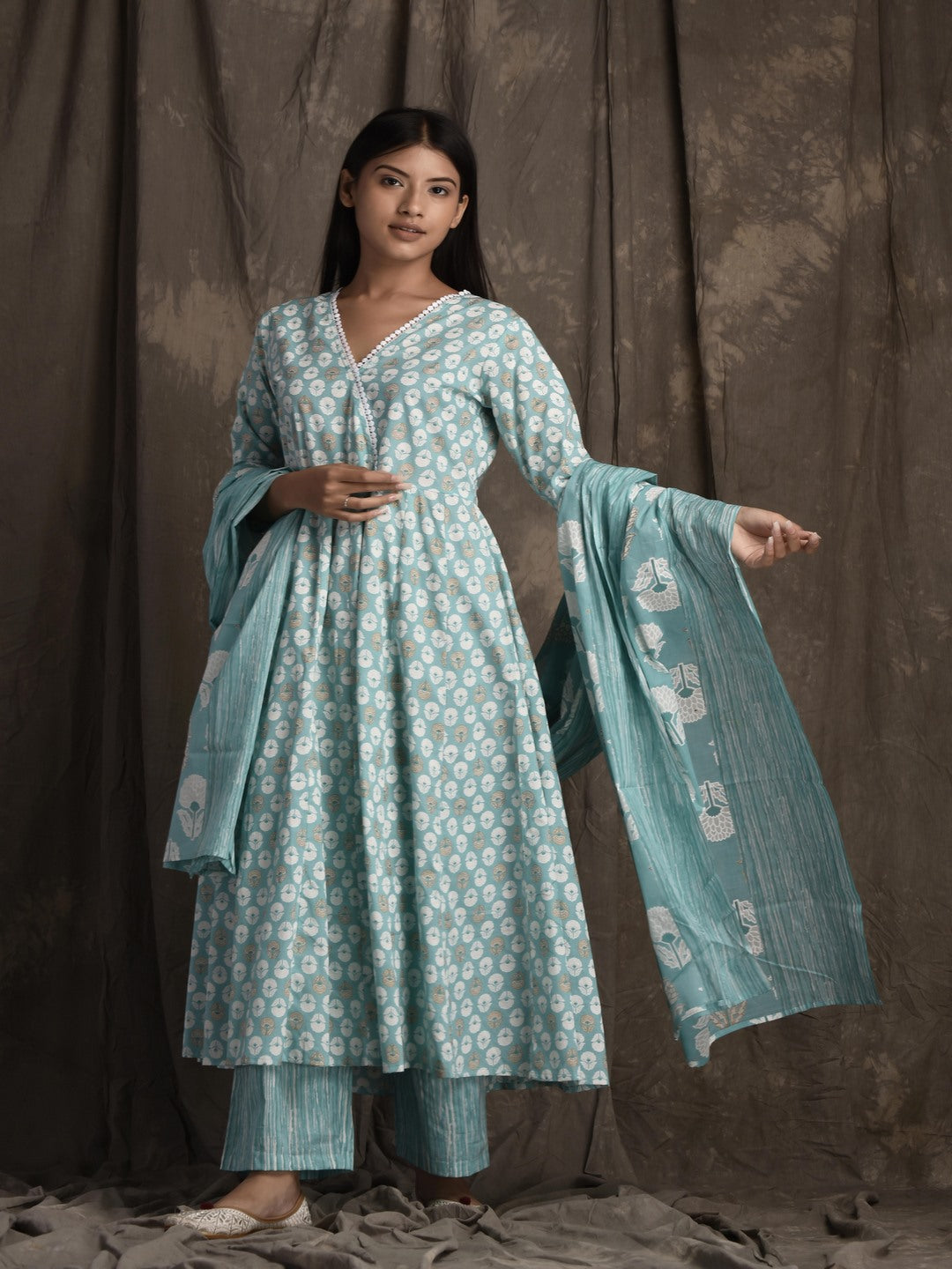 Pure Cotton V Neck 3/4 Sleeve Printed Kurta Set With Dupatta - Image 4