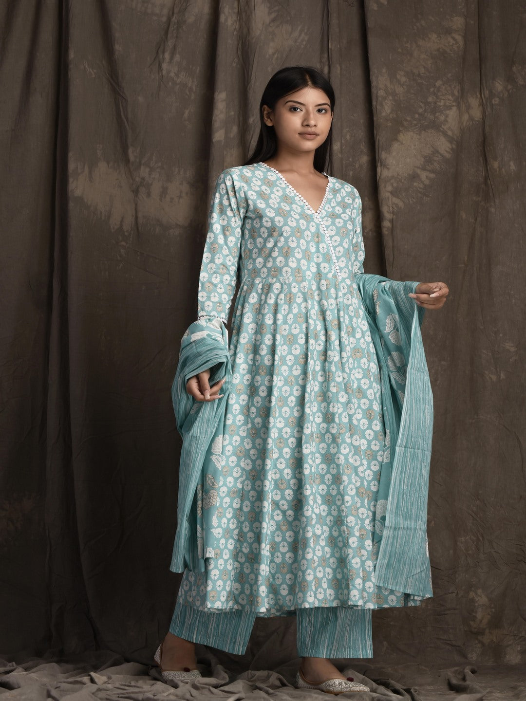 Pure Cotton V Neck 3/4 Sleeve Printed Kurta Set With Dupatta - Image 3