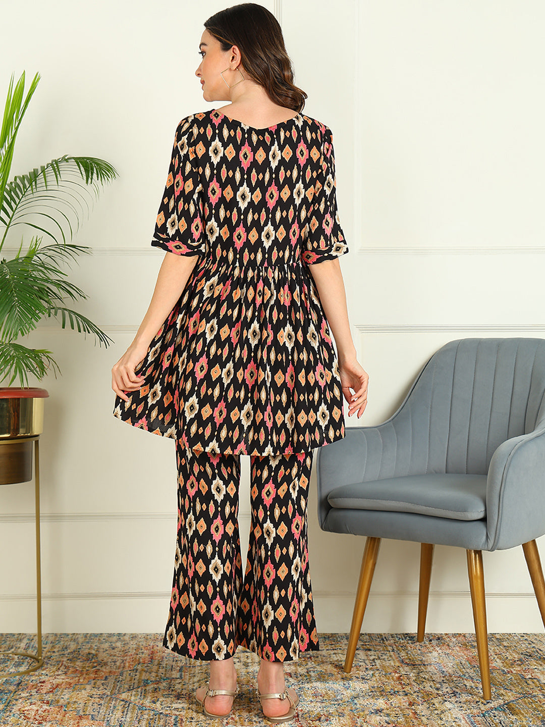 Printed Viscose Rayon Half Sleeve Kurti And Trouser Set - Image 2
