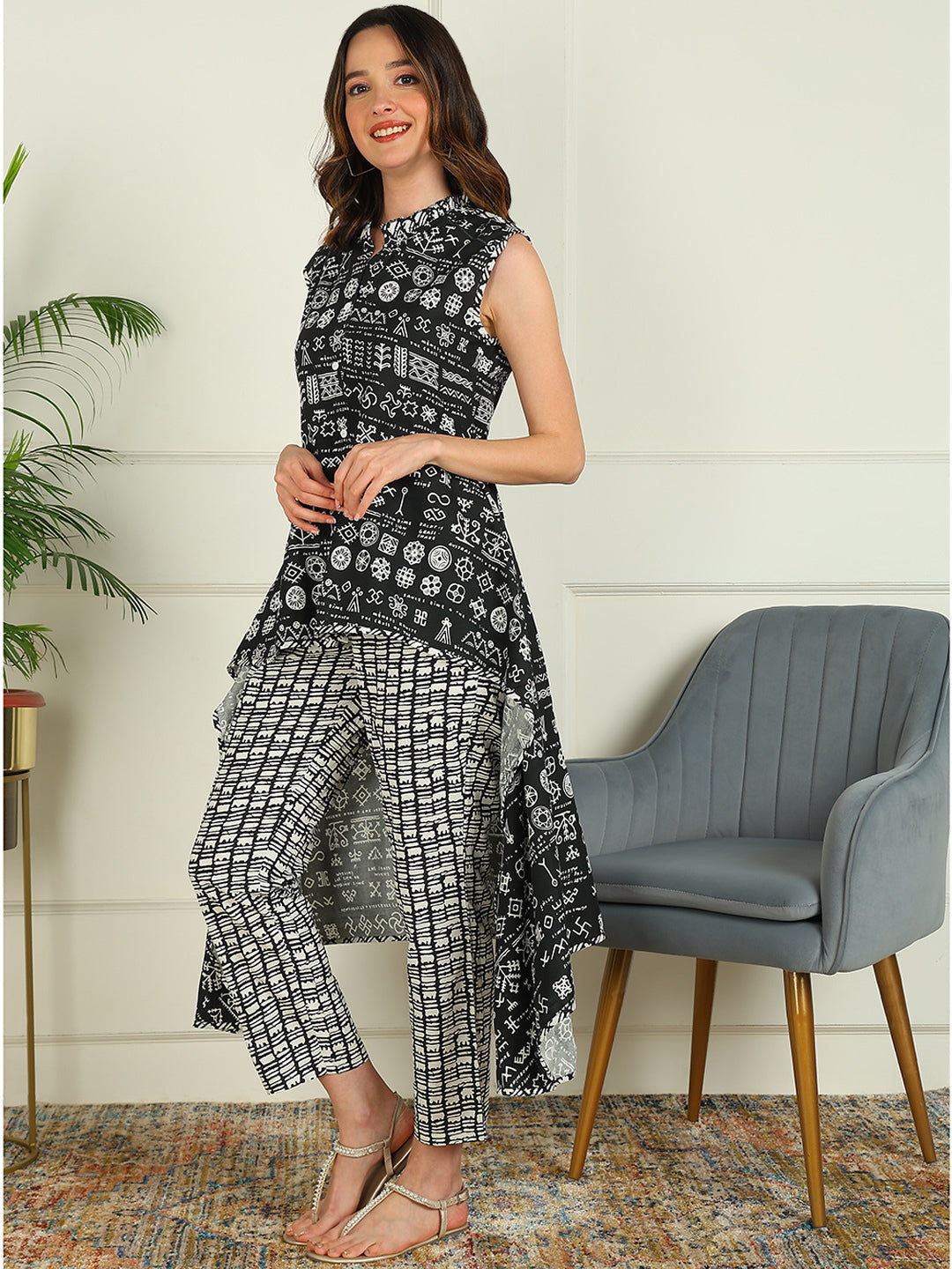 Printed Viscose Rayon Sleeveless Kurta And Trouser Set - Image 3