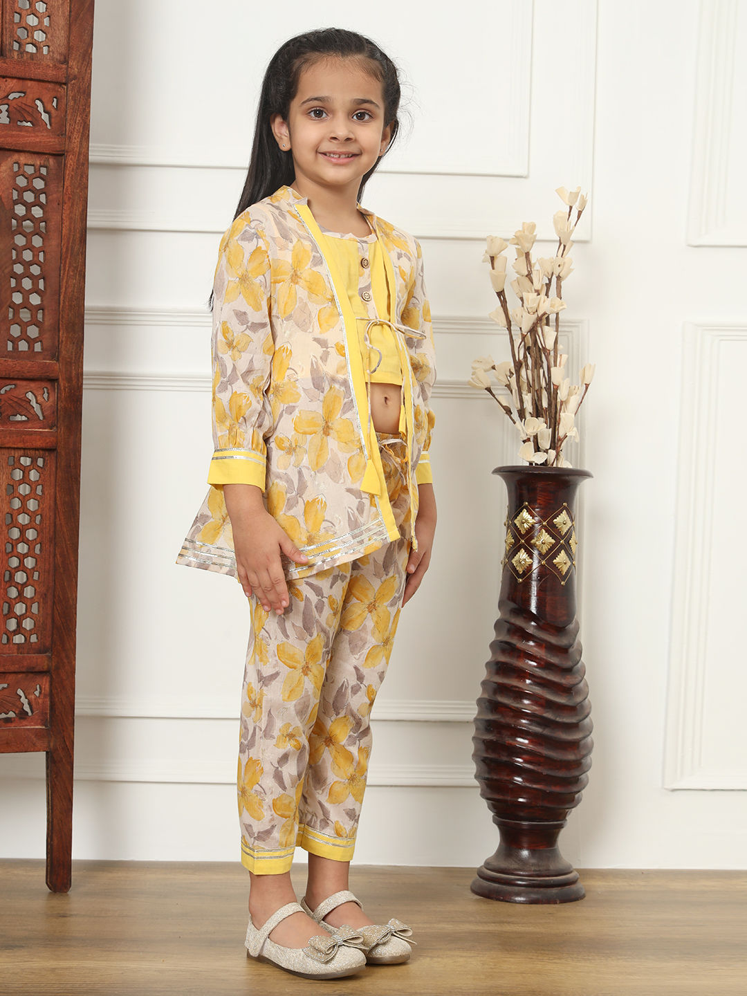 Straight Style Cotton Fabric Yellow Color Top With Pyjama And Shrug - Image 4