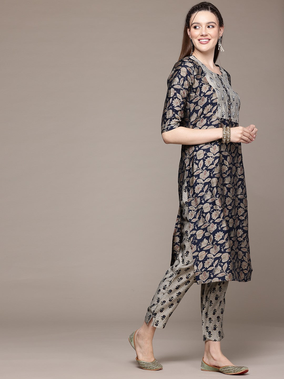 Straight Style Silk Fabric Black Color Kurta With Bottom And Dupatta - Image 2