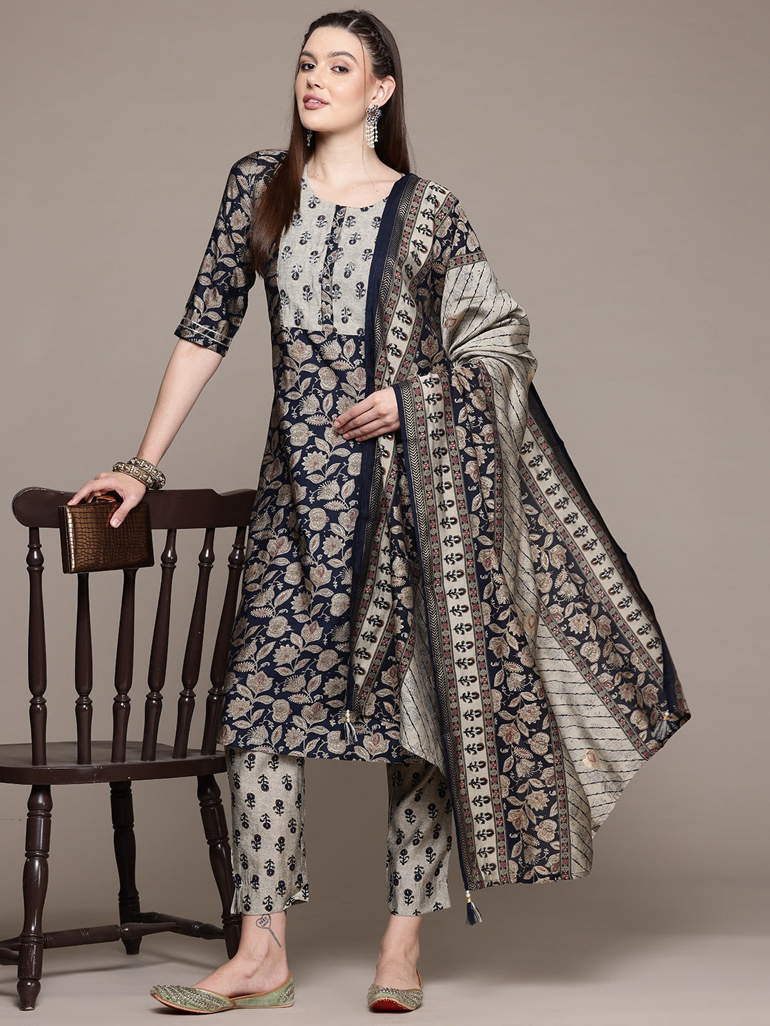 Straight Style Silk Fabric Black Color Kurta With Bottom And Dupatta - Image 3