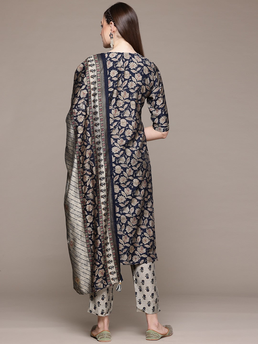 Straight Style Silk Fabric Black Color Kurta With Bottom And Dupatta - Image 4