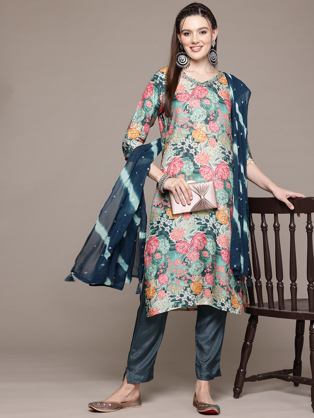 Straight Style Silk Fabric Green Color Kurta With Bottom And Dupatta - Image 2