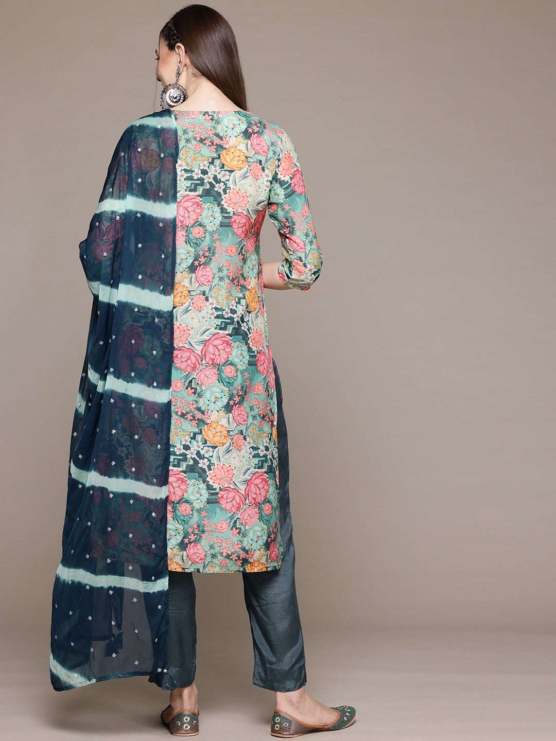 Straight Style Silk Fabric Green Color Kurta With Bottom And Dupatta - Image 4