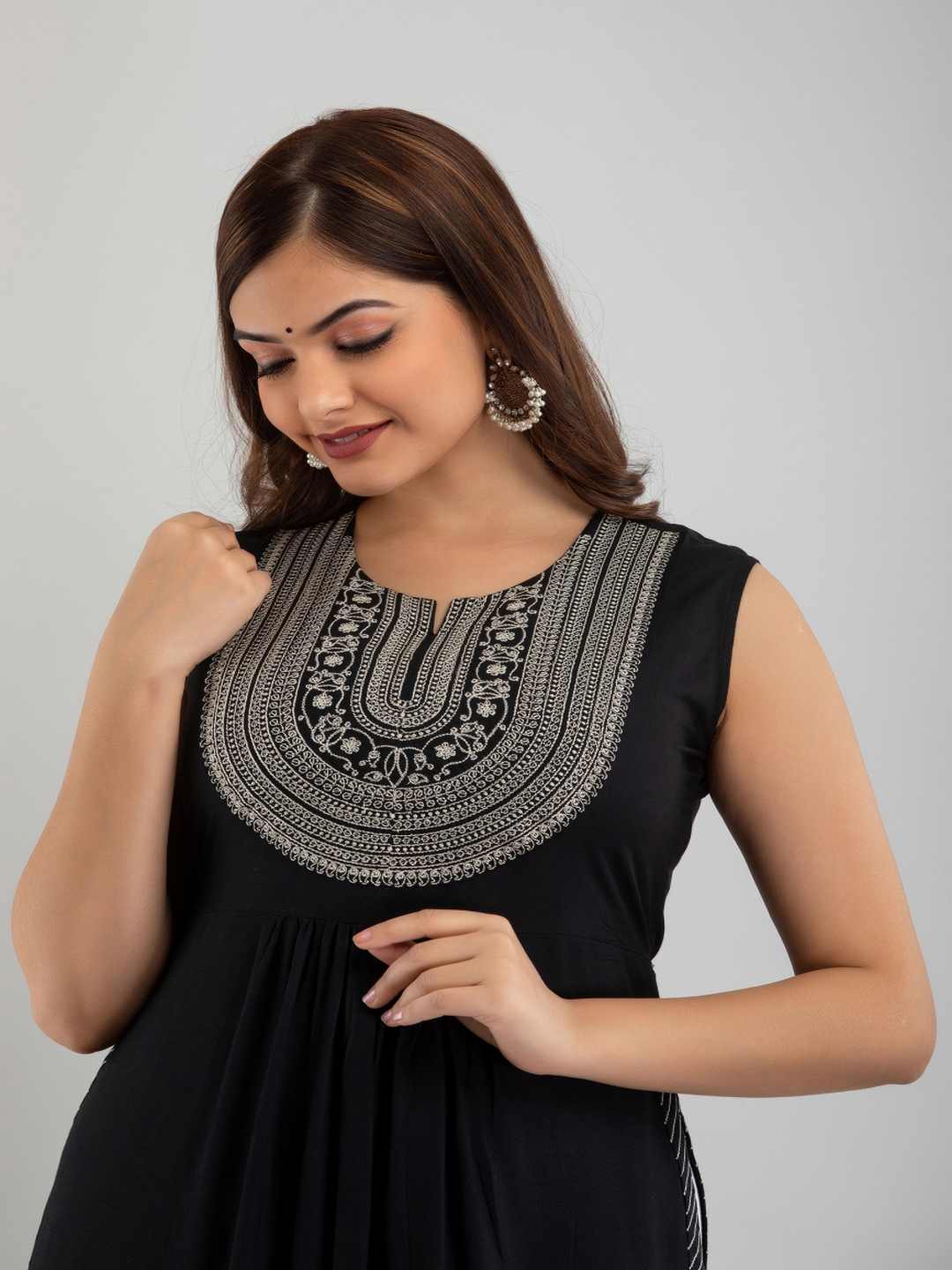 Rayon Embroidered Front slit Sleeveless Round Neck Calf Kurta - Image 3