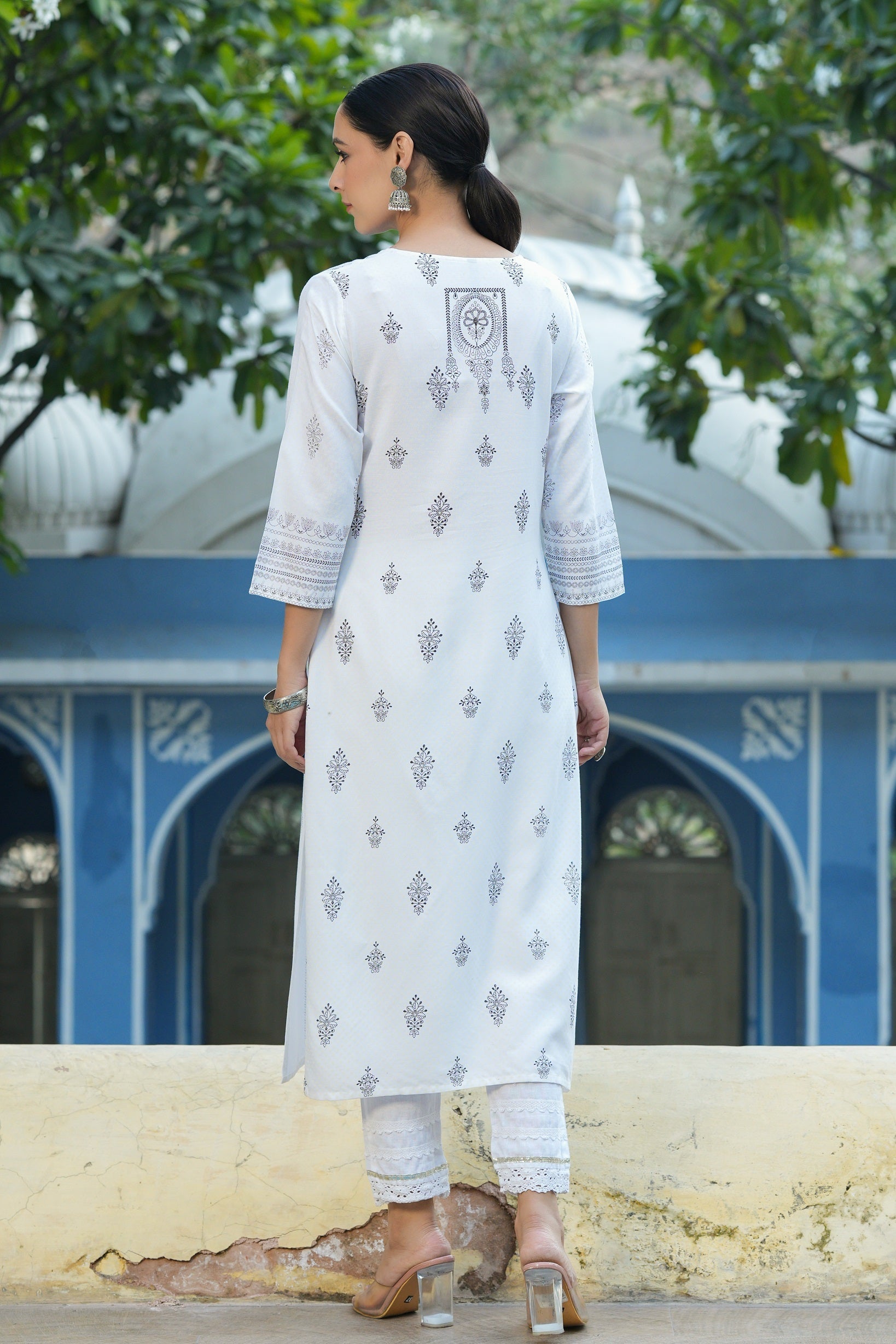 White Rayon Placement Printed Straight Kurta - Image 2