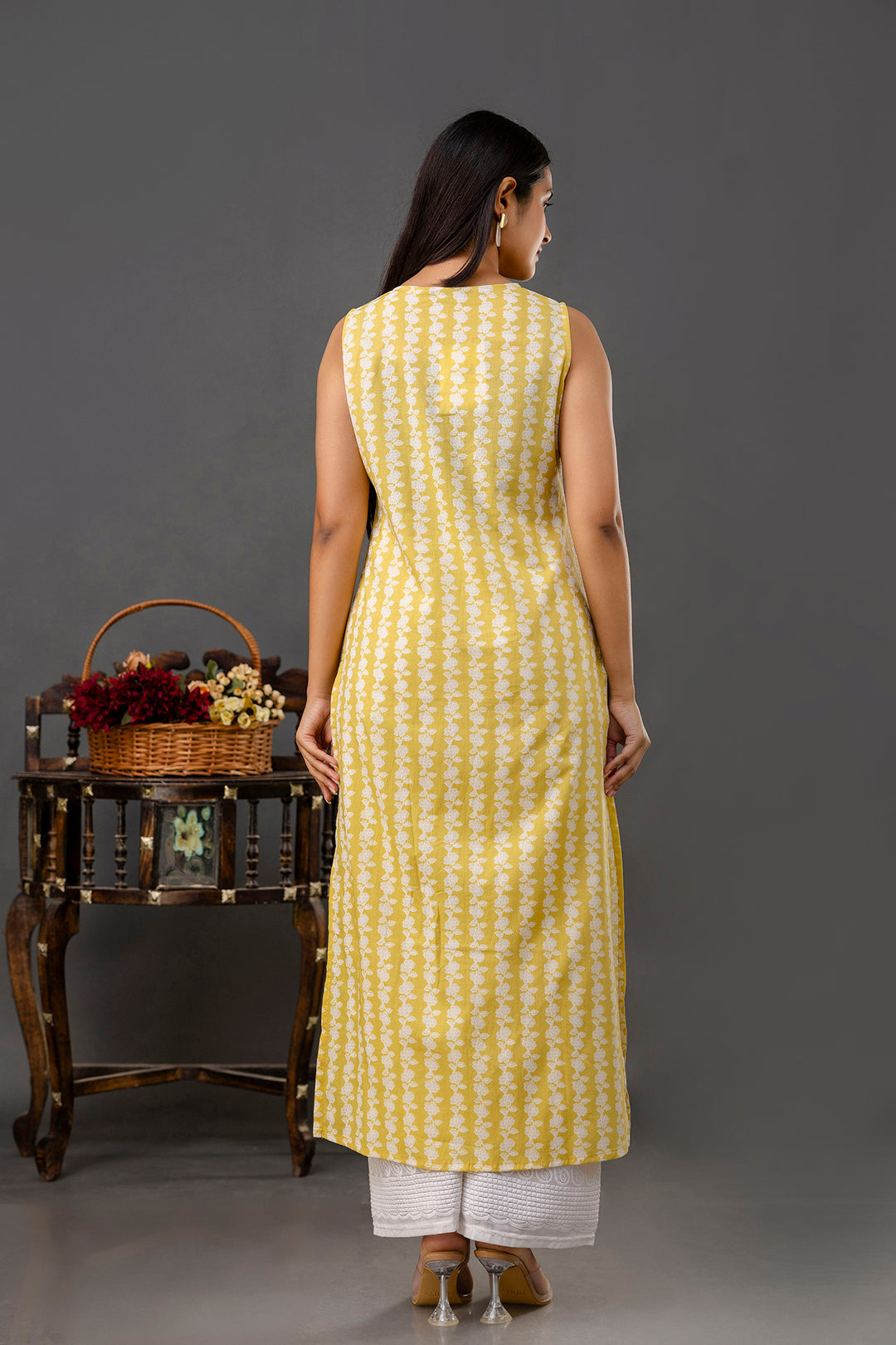 Yellow Printed Straight Sleeveless Kurta - Image 4
